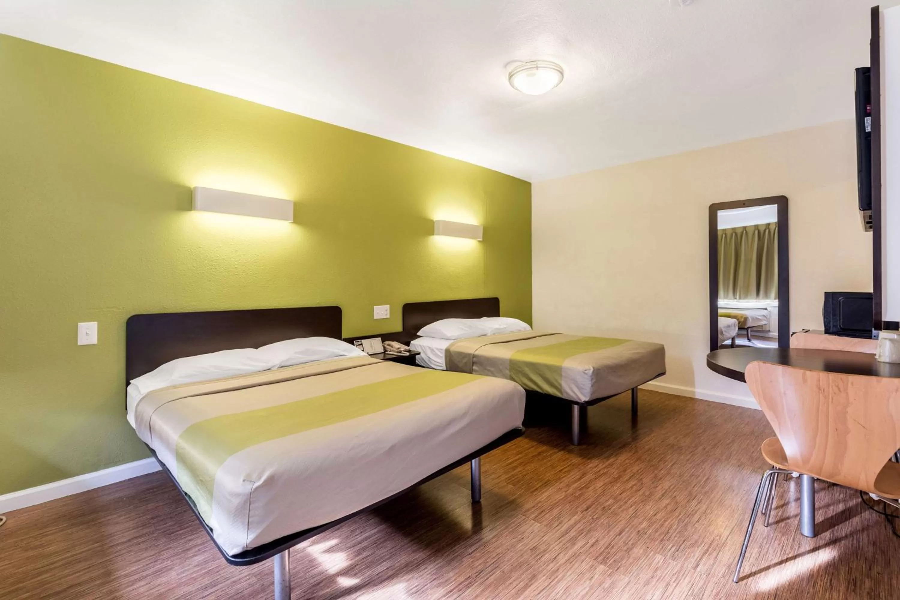 Bedroom, Bed in Motel 6 San Rafael