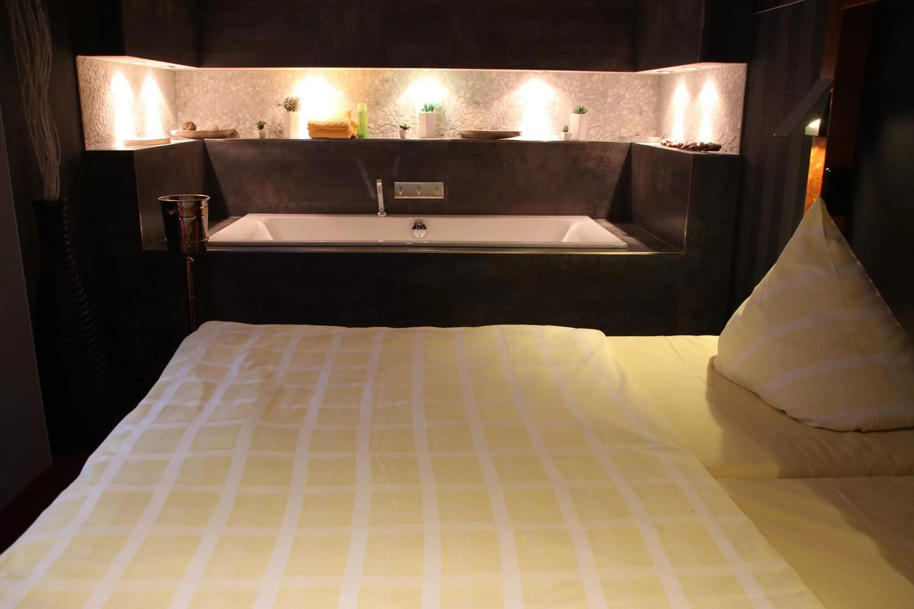 Decorative detail, Bed in SL'otel - Das StadtHotel - voll Klimatisiert