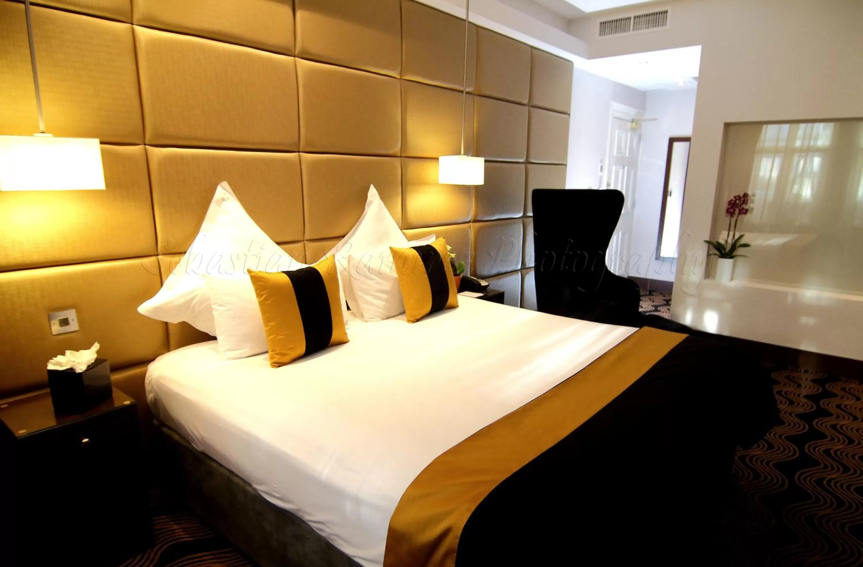 Bedroom, Bed in Montcalm Piccadilly Townhouse, London West End