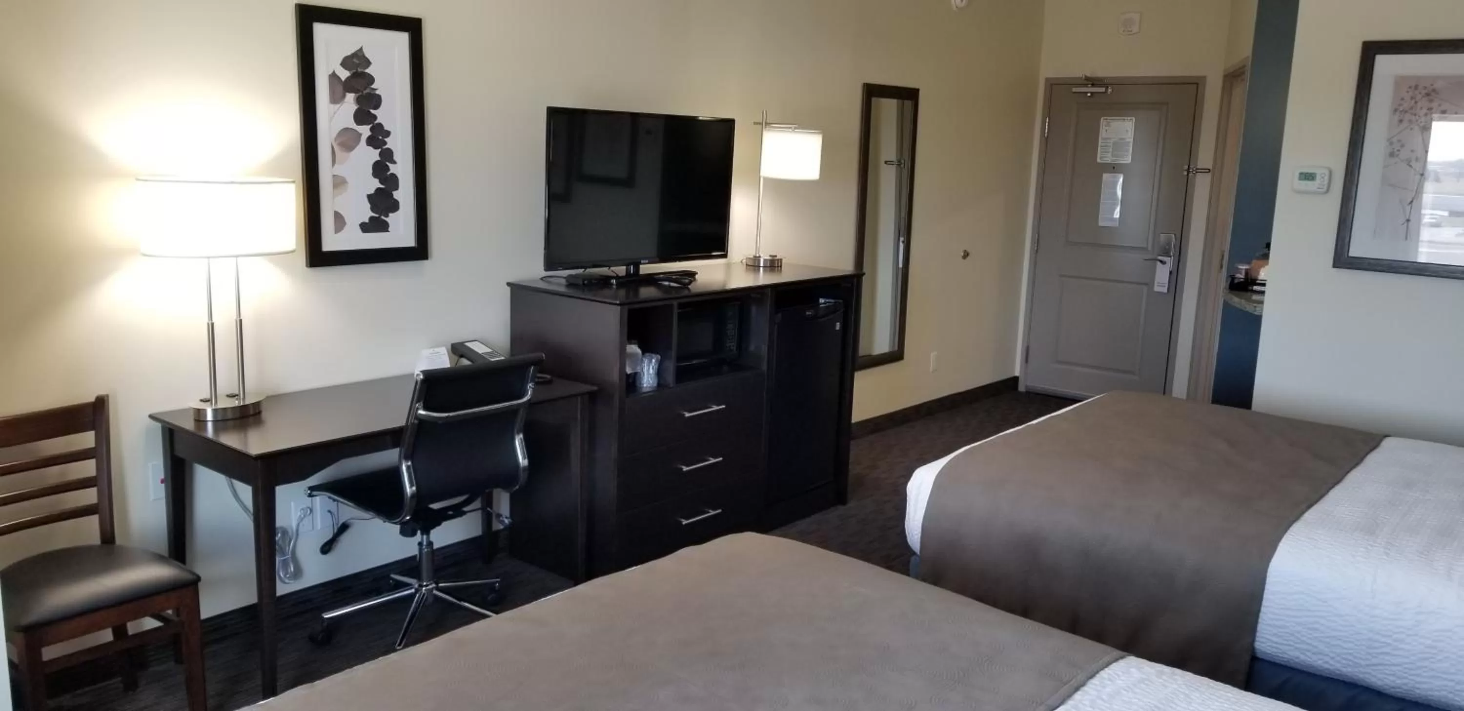 TV and multimedia, Bed in AmericInn by Wyndham Sioux Falls North