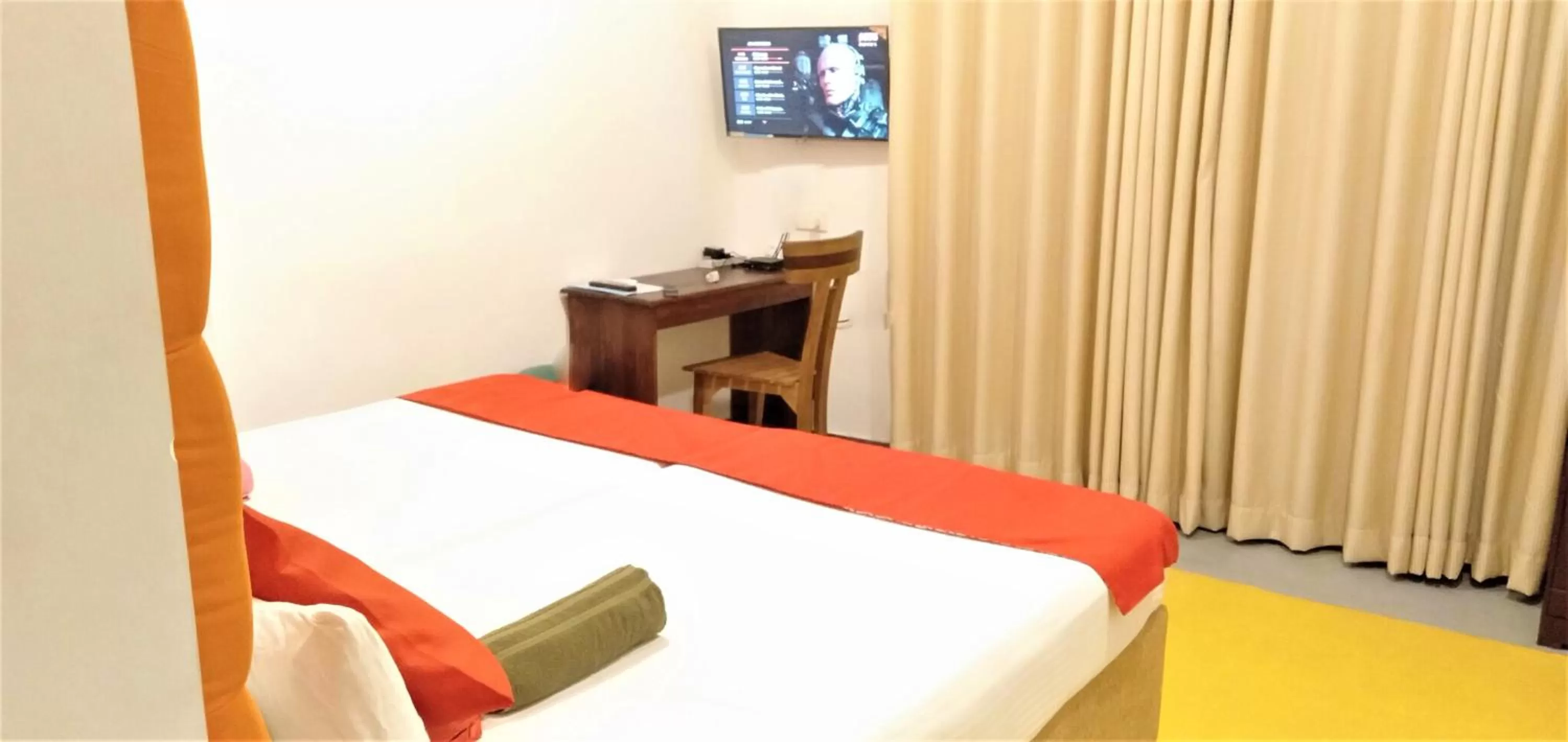 TV and multimedia, Bed in Ocean Bay Surf Resort Weligama