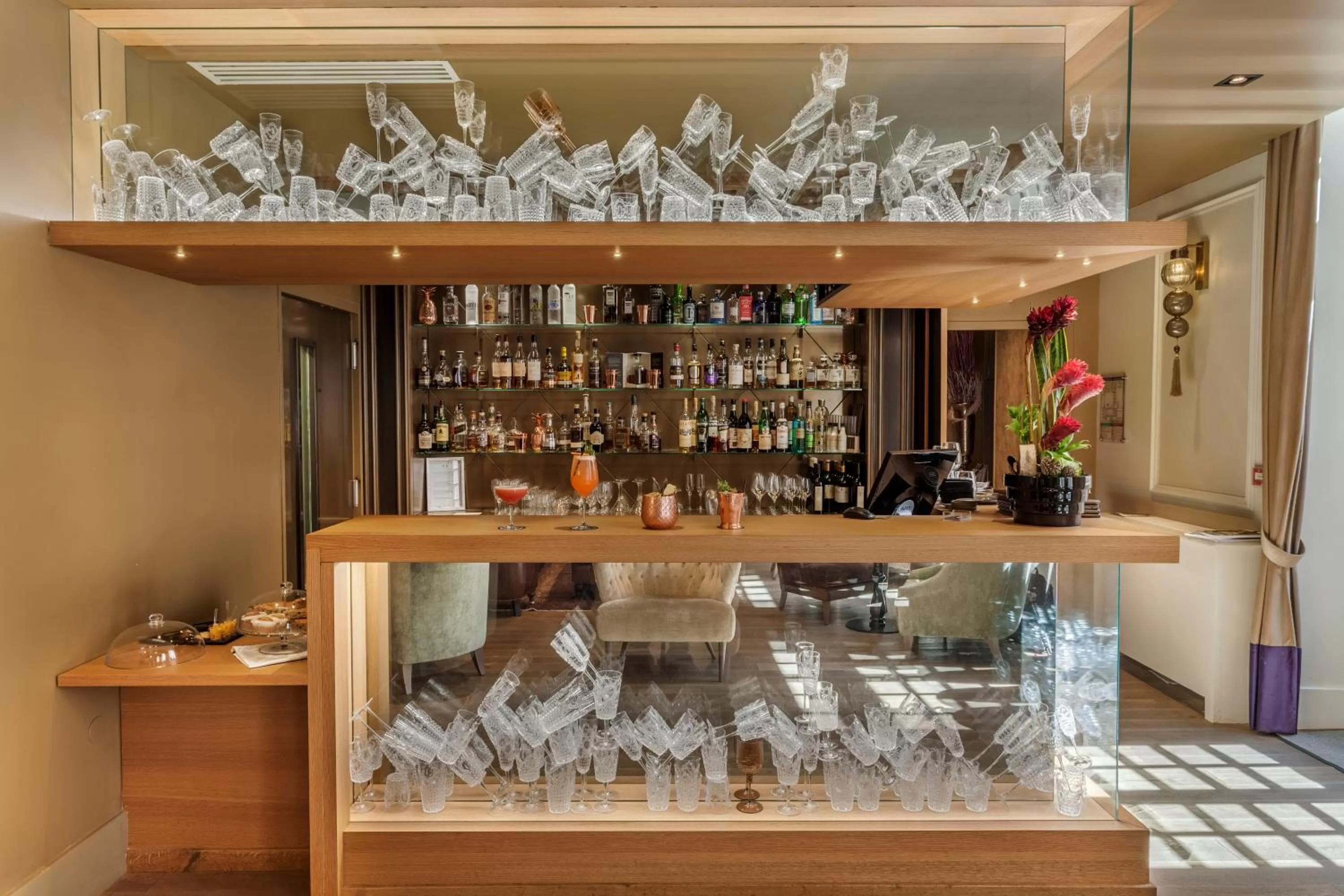 Lounge or bar in La Cour des Consuls Hotel & Spa Toulouse - MGallery Collection