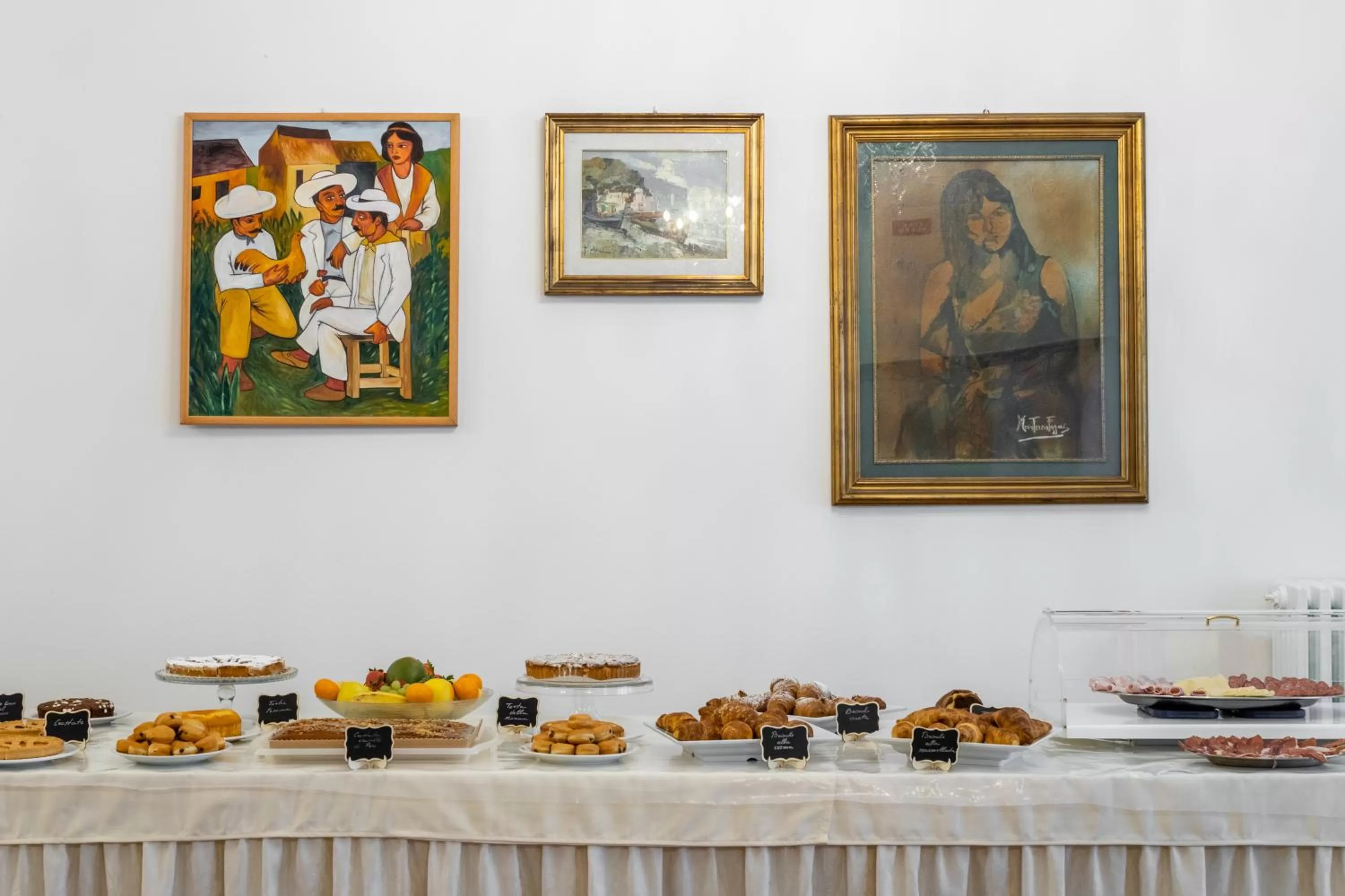 Food and drinks in Esedra Hotel