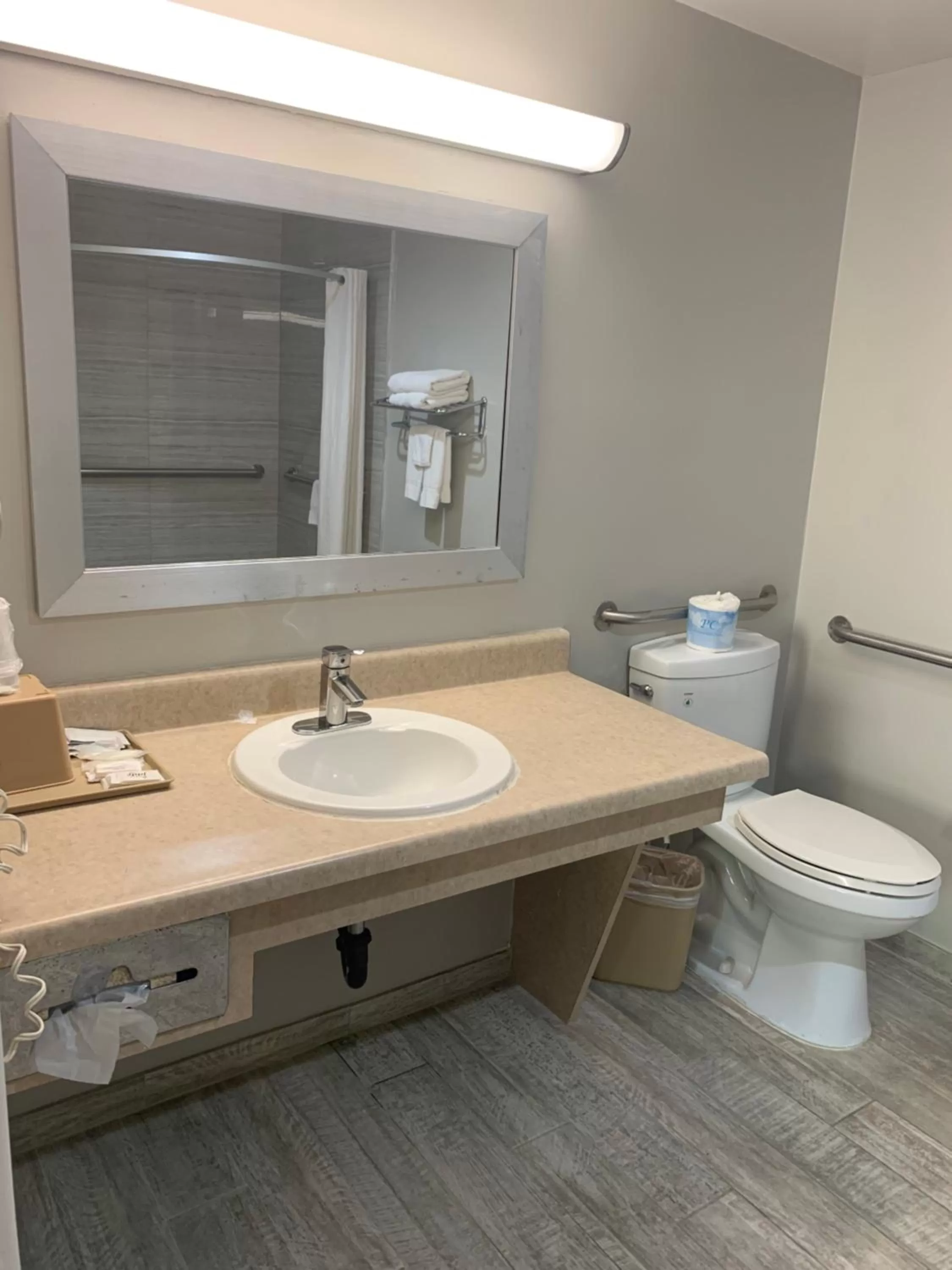 Bathroom in Buena Park Inn