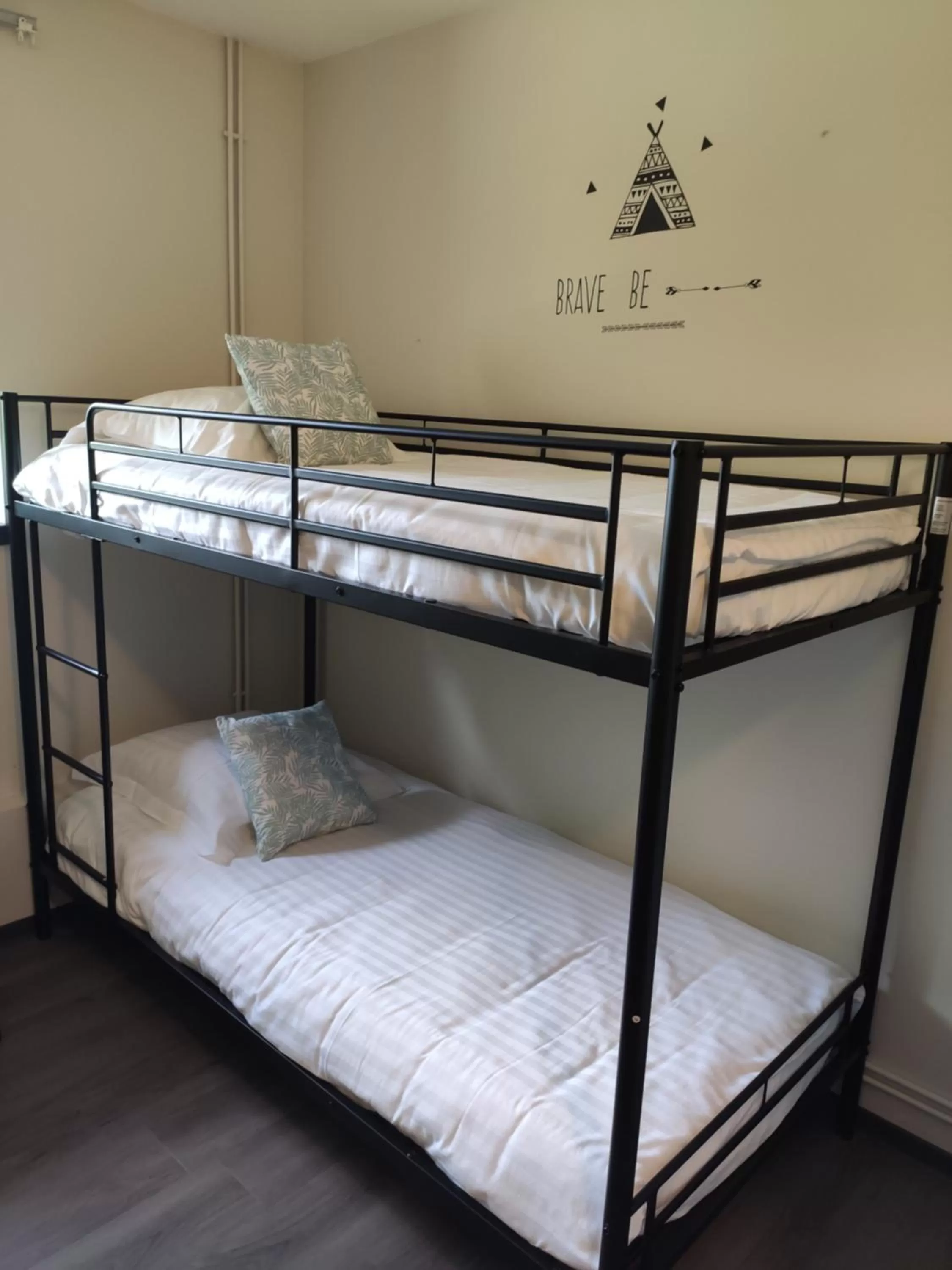 bunk bed in Centre Bol Vert