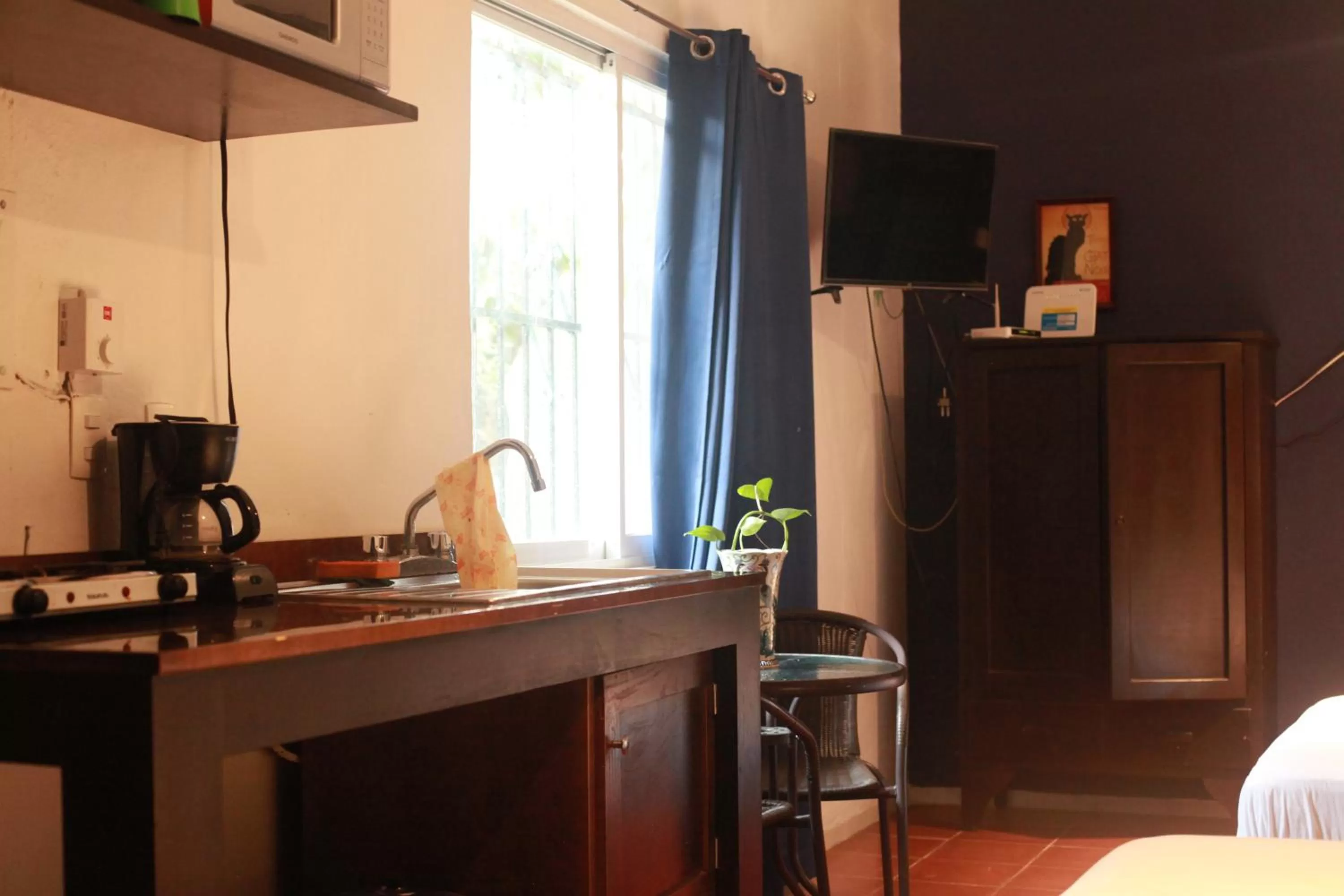 TV/Entertainment Center in Bea rooms and studios