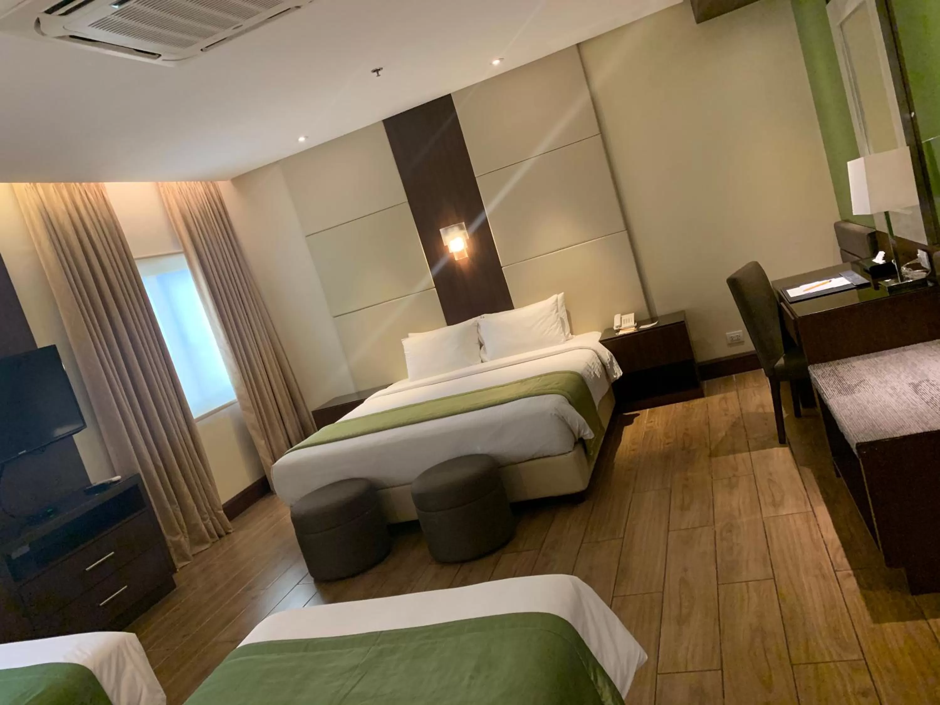 Bed in Hotel Monticello Tagaytay