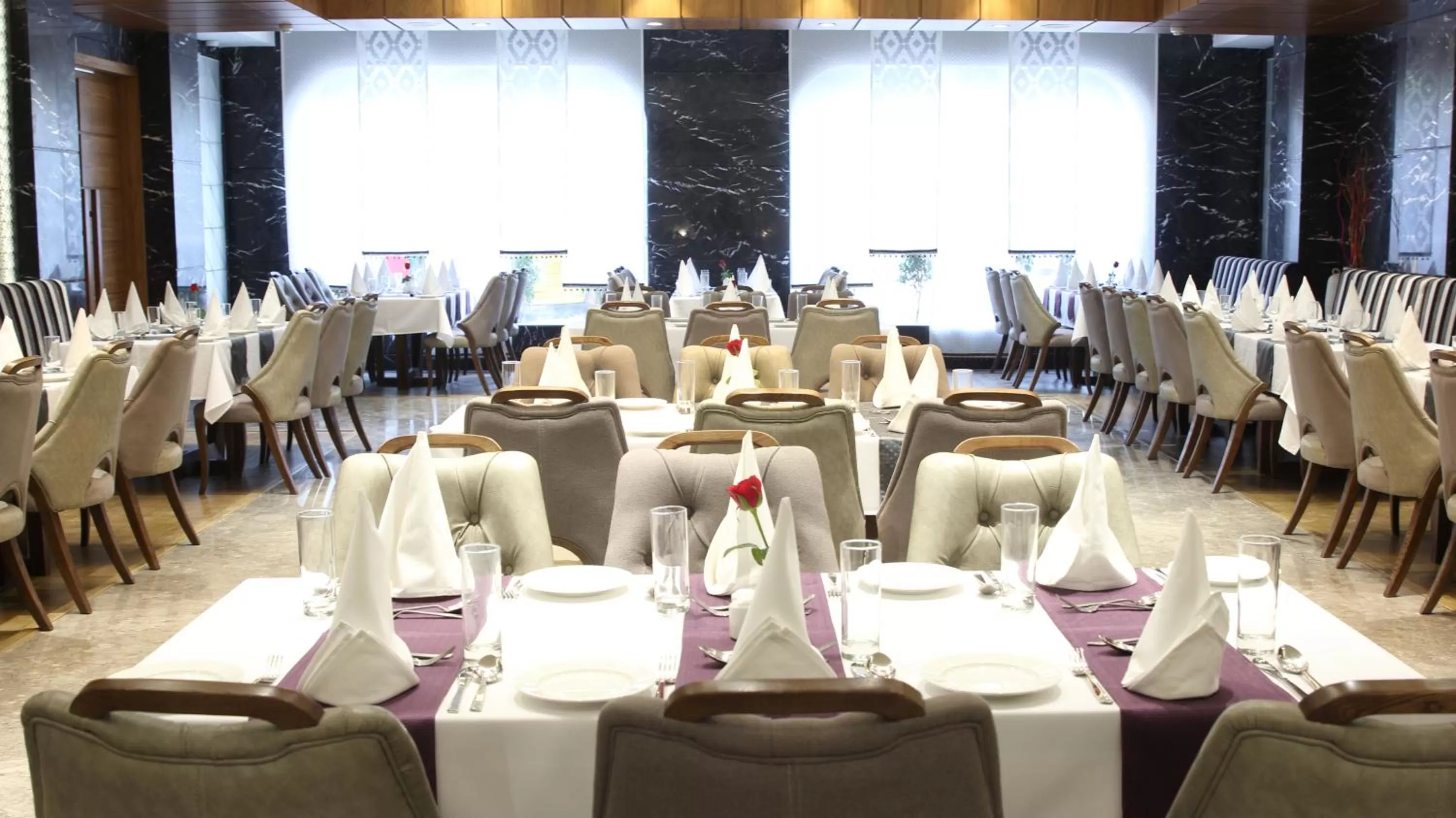 Restaurant/places to eat in Clarks Inn Suites Gwalior