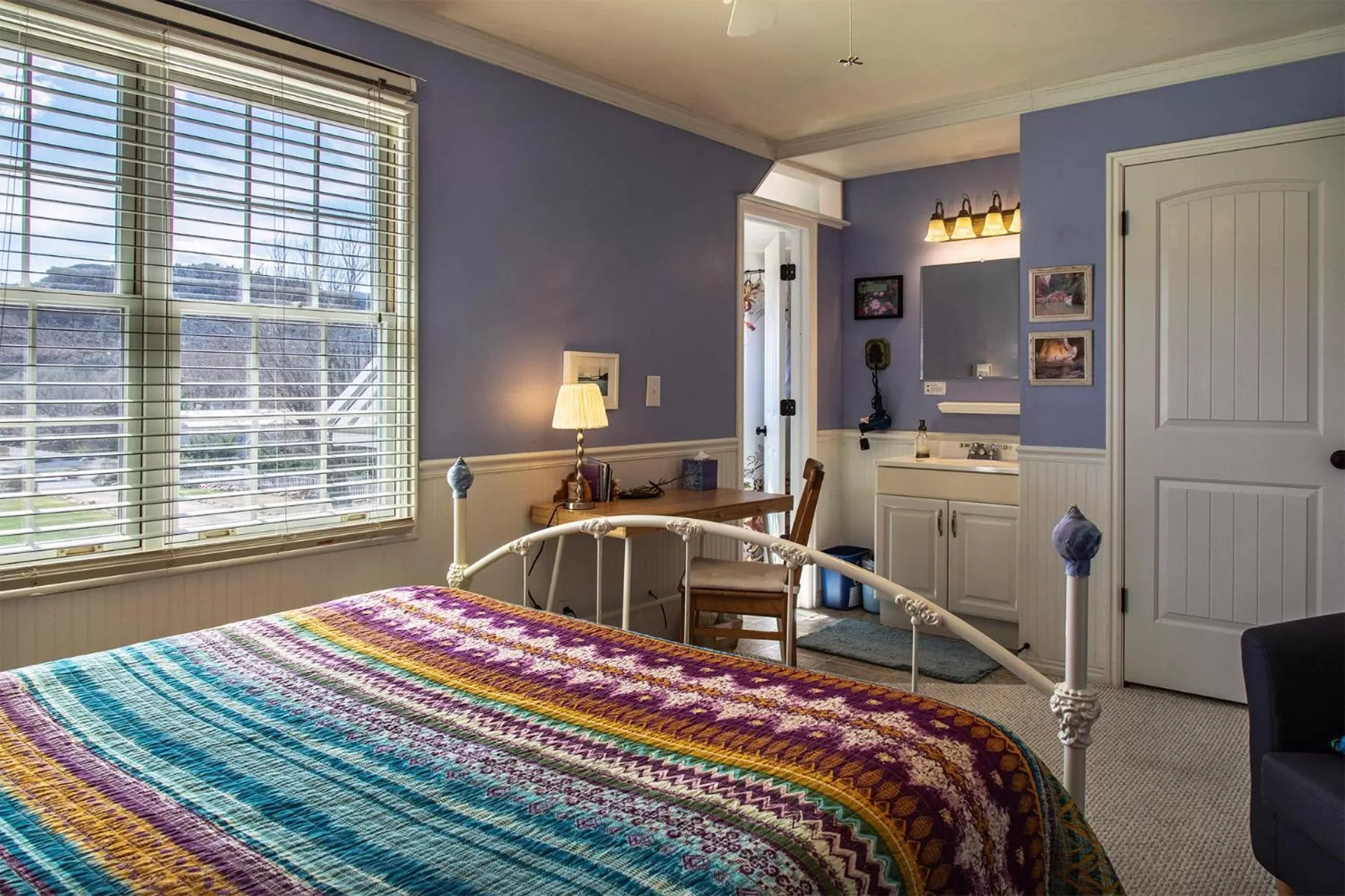 Day, Bed in 2 Cranes Inn - Zion