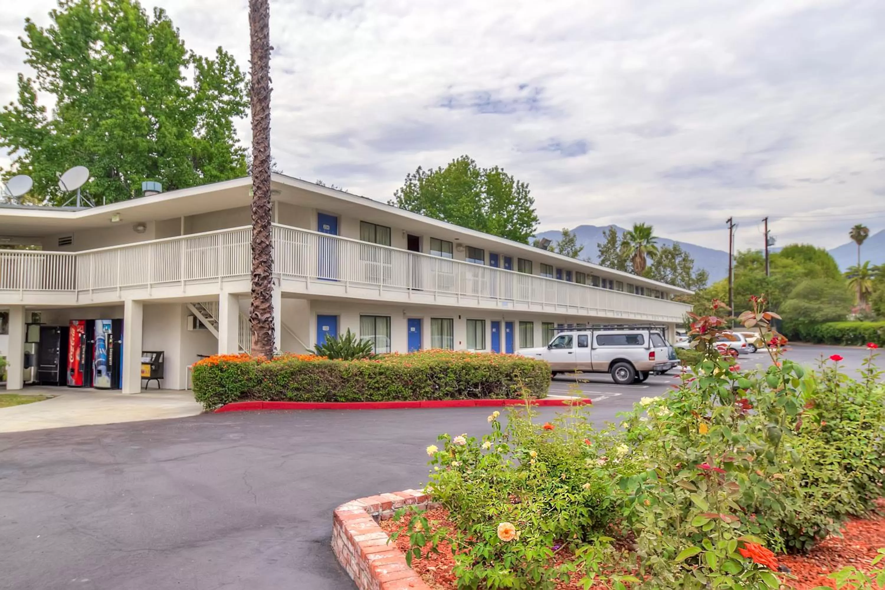 Facade/entrance in Motel 6-Arcadia, CA - Los Angeles - Pasadena Area