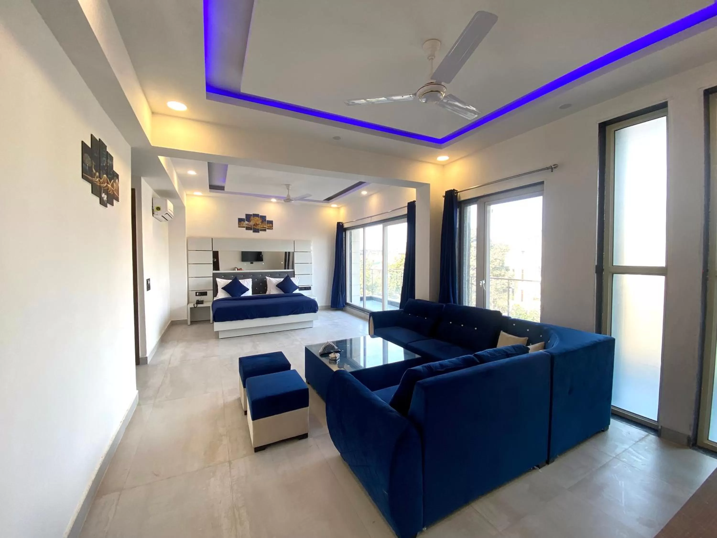 Seating Area in The Metro Stay By F9 Hotels-Near Sector 18 Metro Station Noida