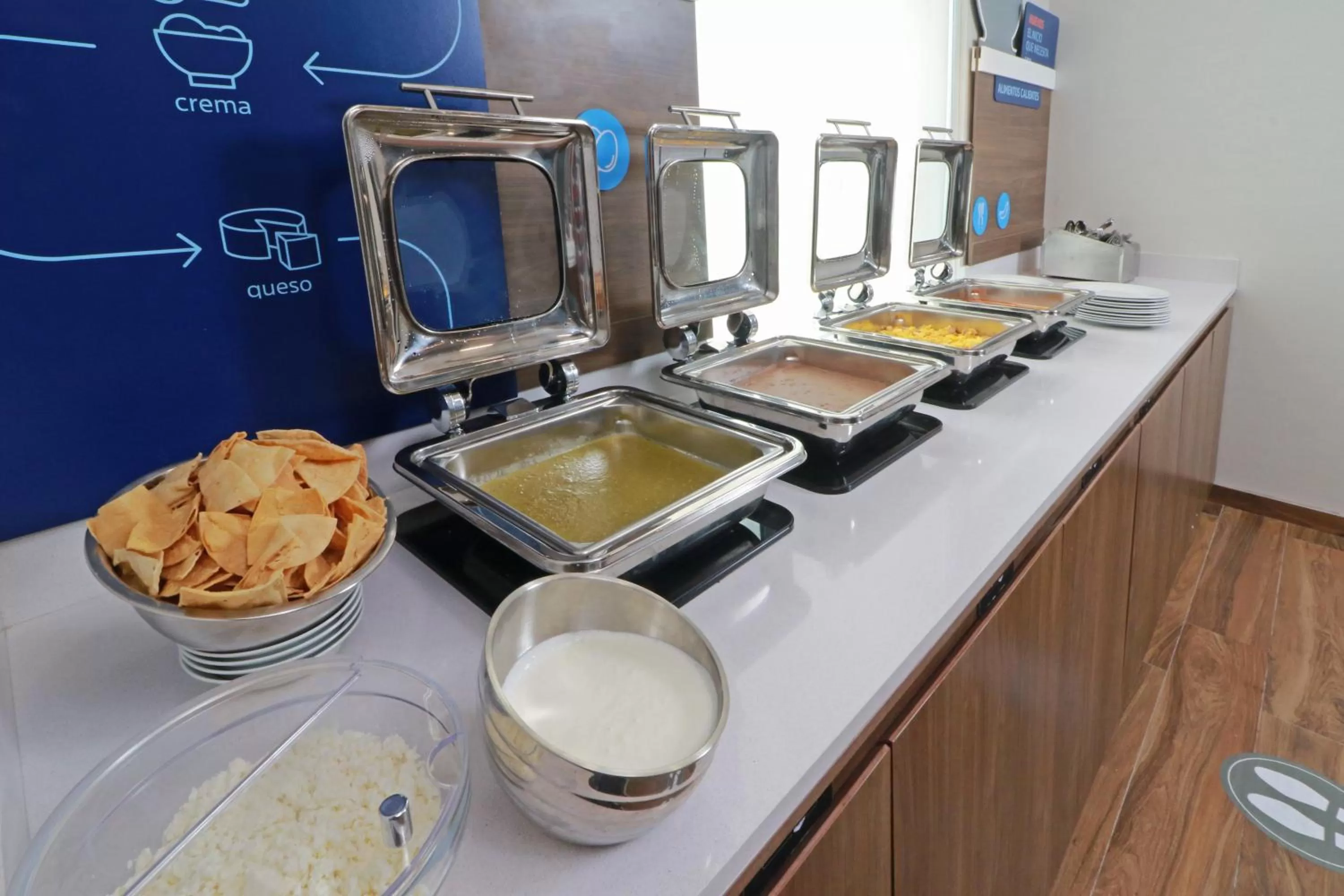 Food and drinks in Holiday Inn Express - Monterrey - Fundidora by IHG