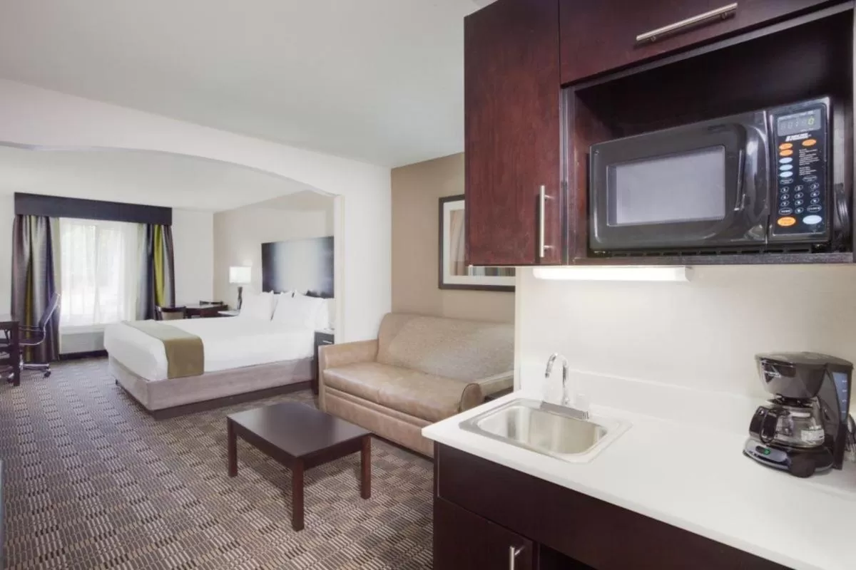 Holiday Inn Express Hotel & Suites Mebane by IHG