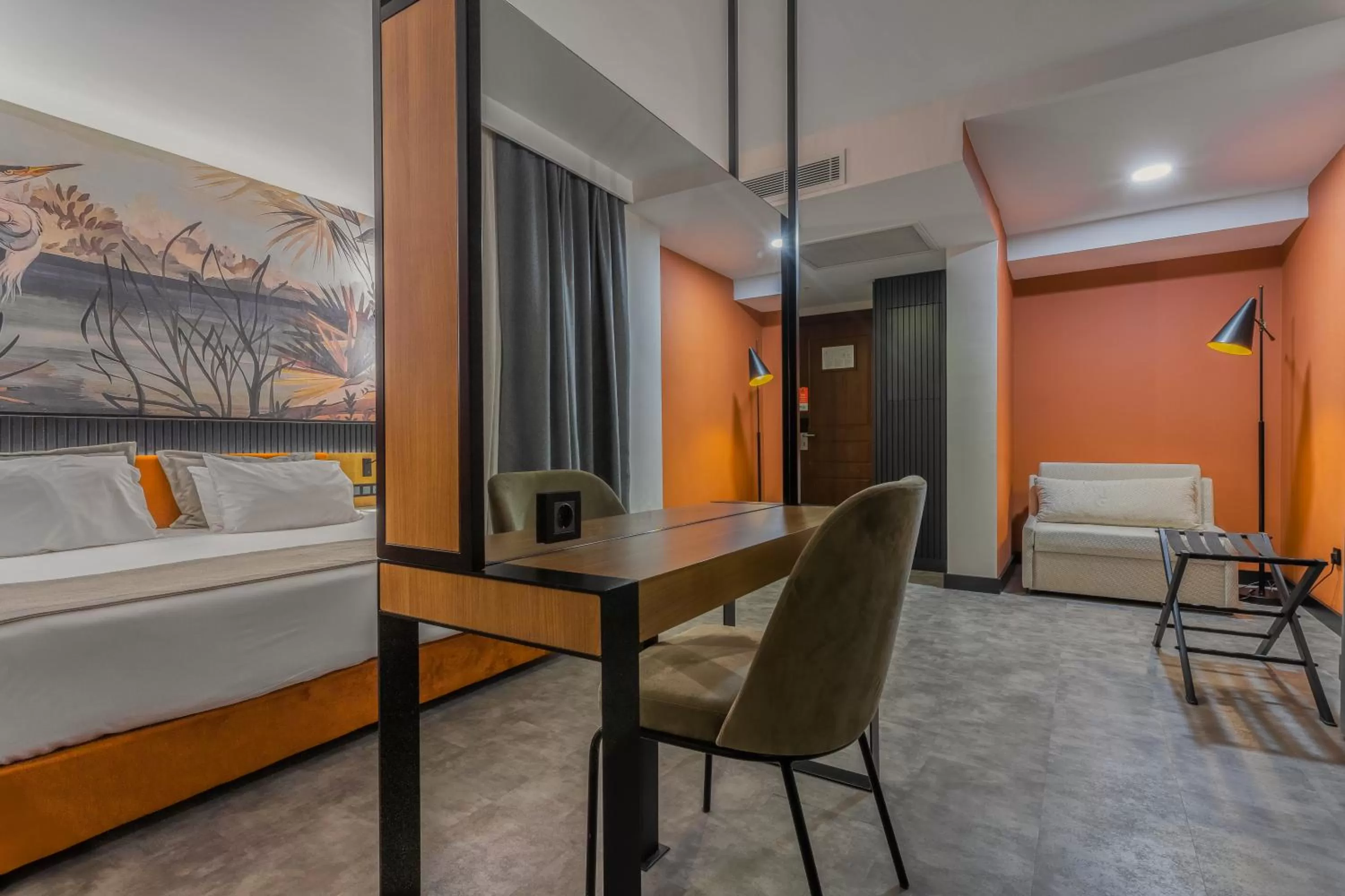 Seating area, Bed in Best Western Plus Khan Hotel