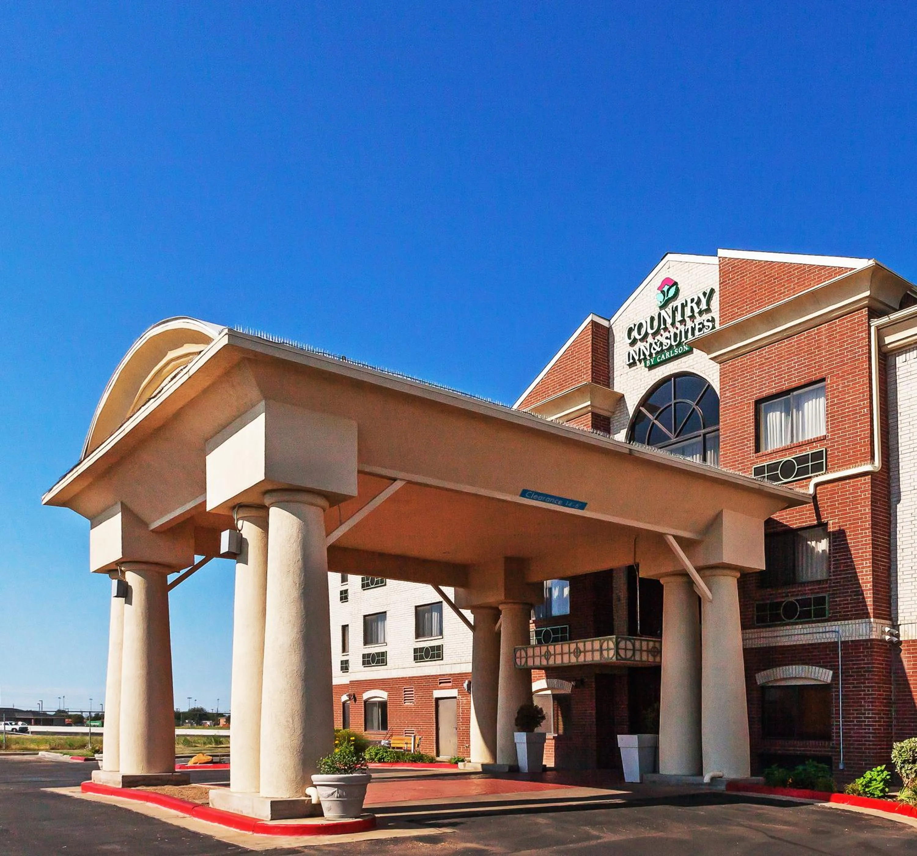 Facade/entrance in Country Inn & Suites by Radisson, Lubbock, TX