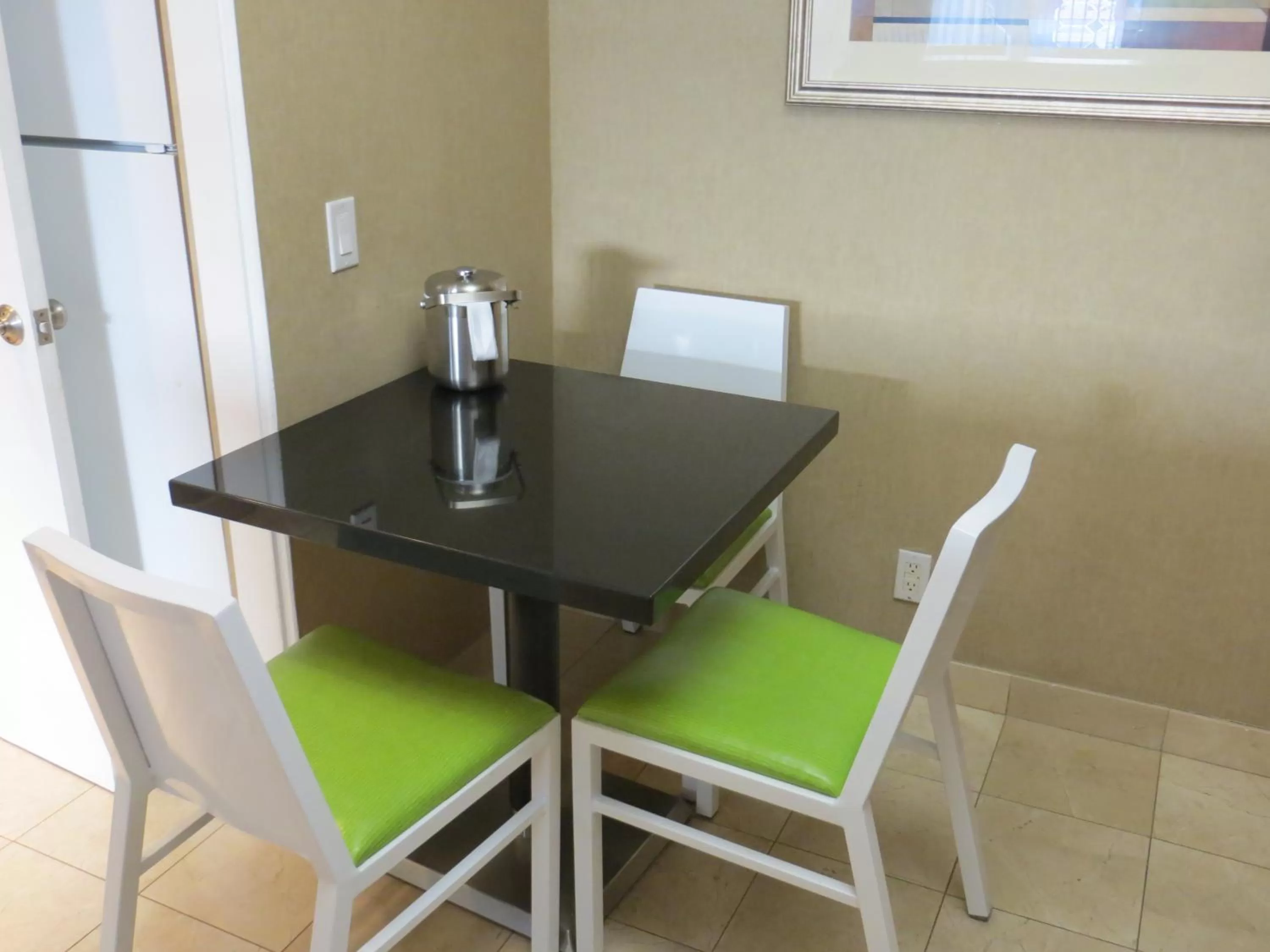 Seating area in 7 Springs Inn & Suites