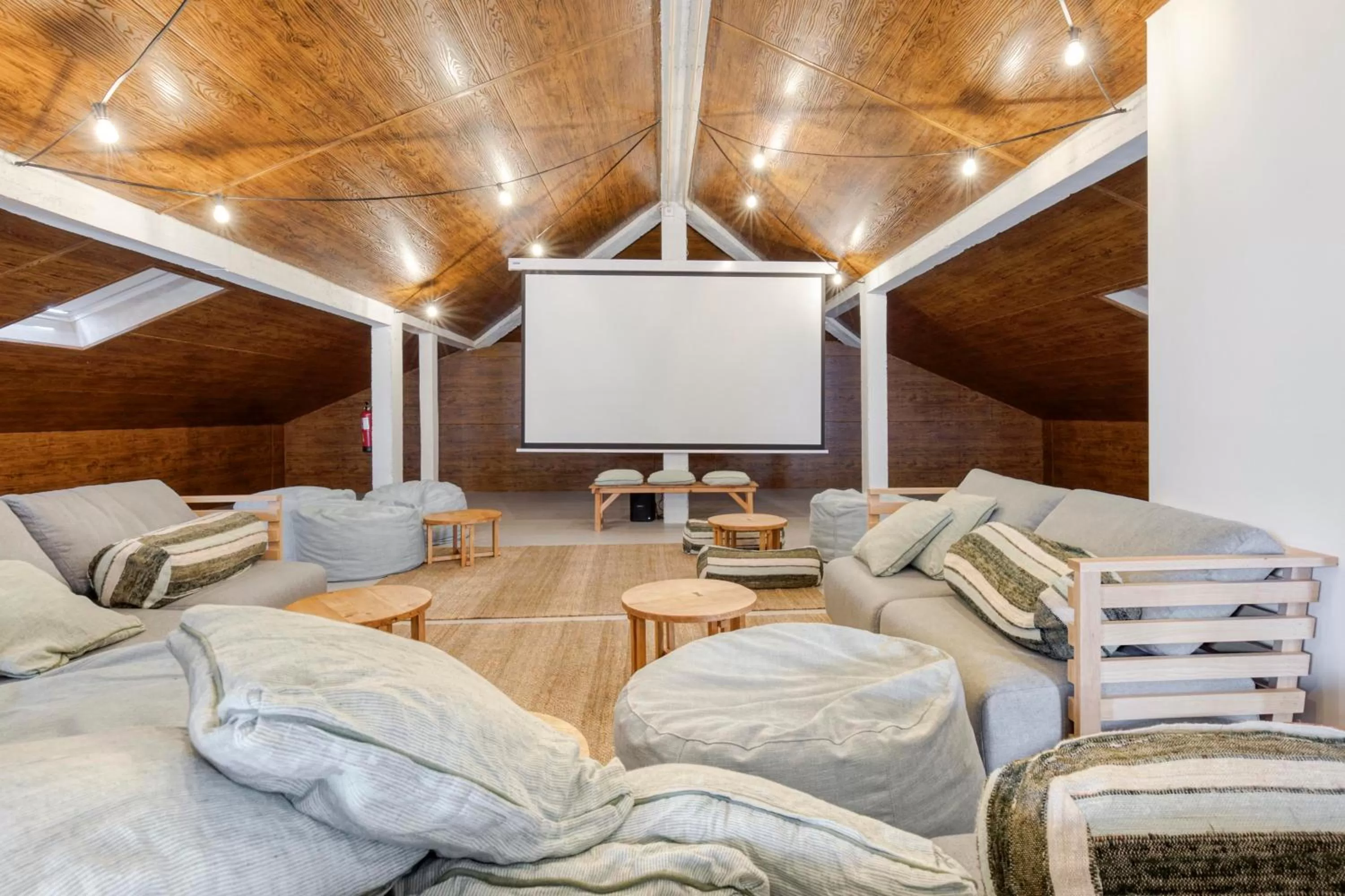 Business facilities in Malacuna Peniche