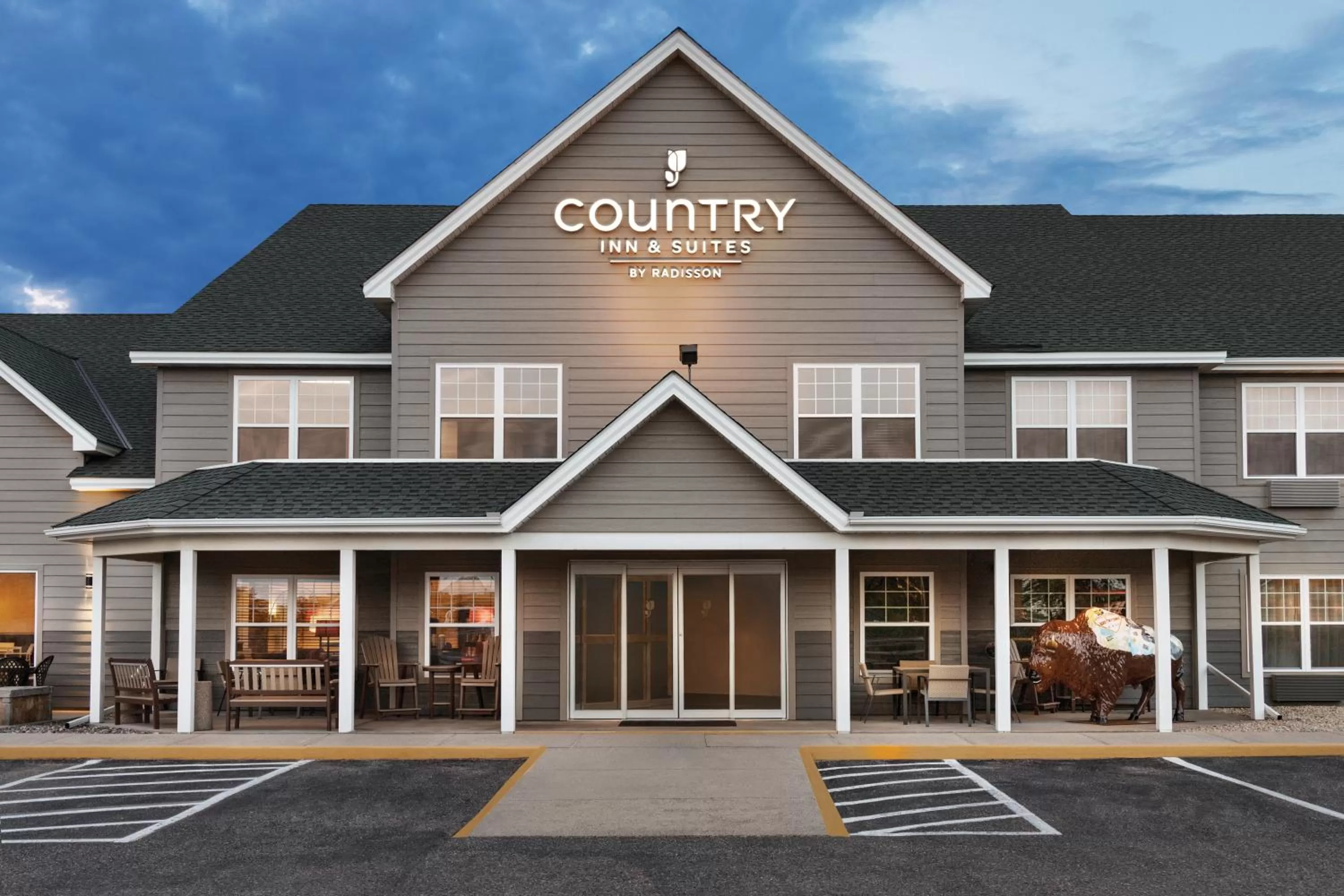 Facade/entrance in Country Inn & Suites by Radisson, Buffalo, MN