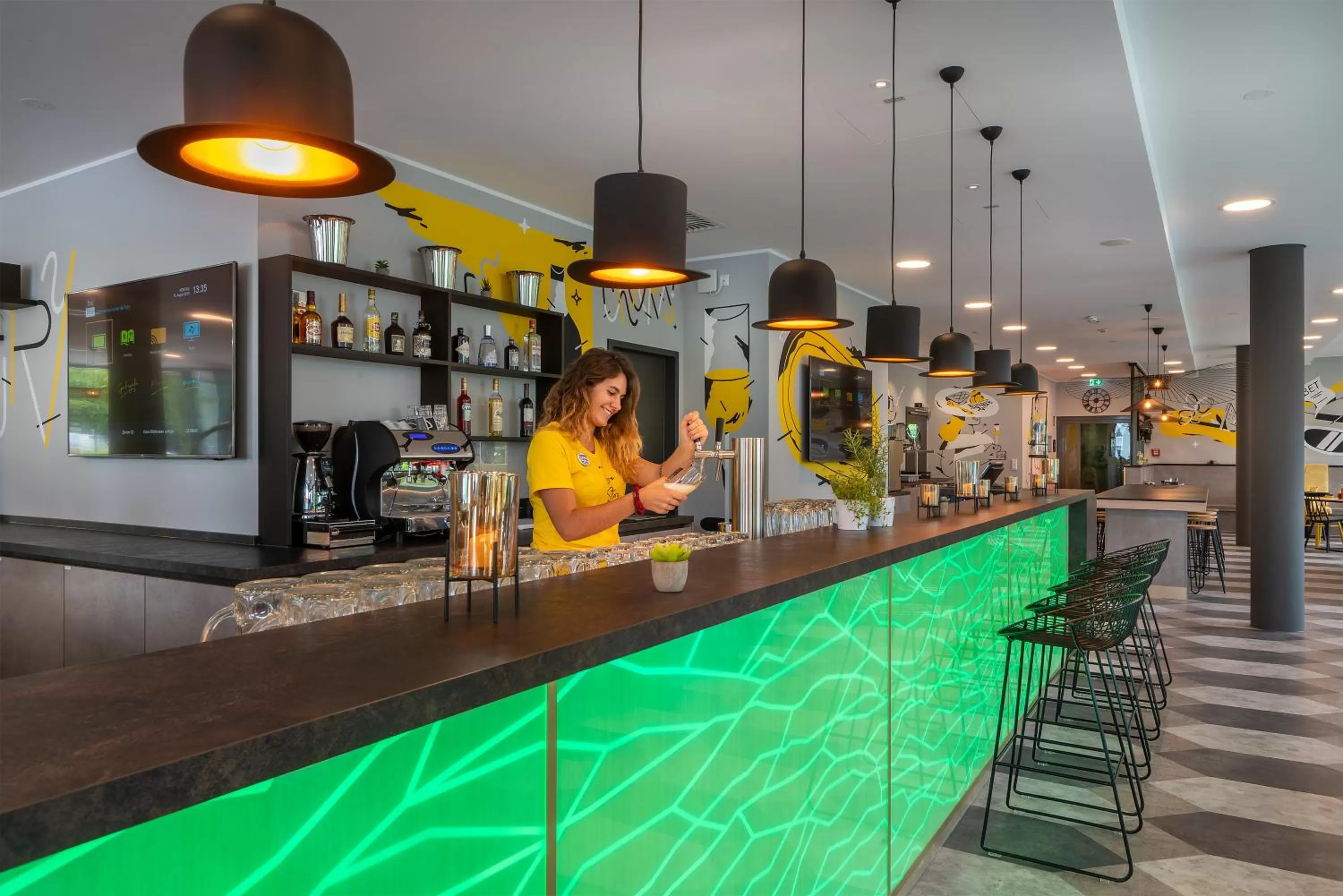 Lounge or bar in Holiday Inn - the niu, Fury Aschheim Messe by IHG
