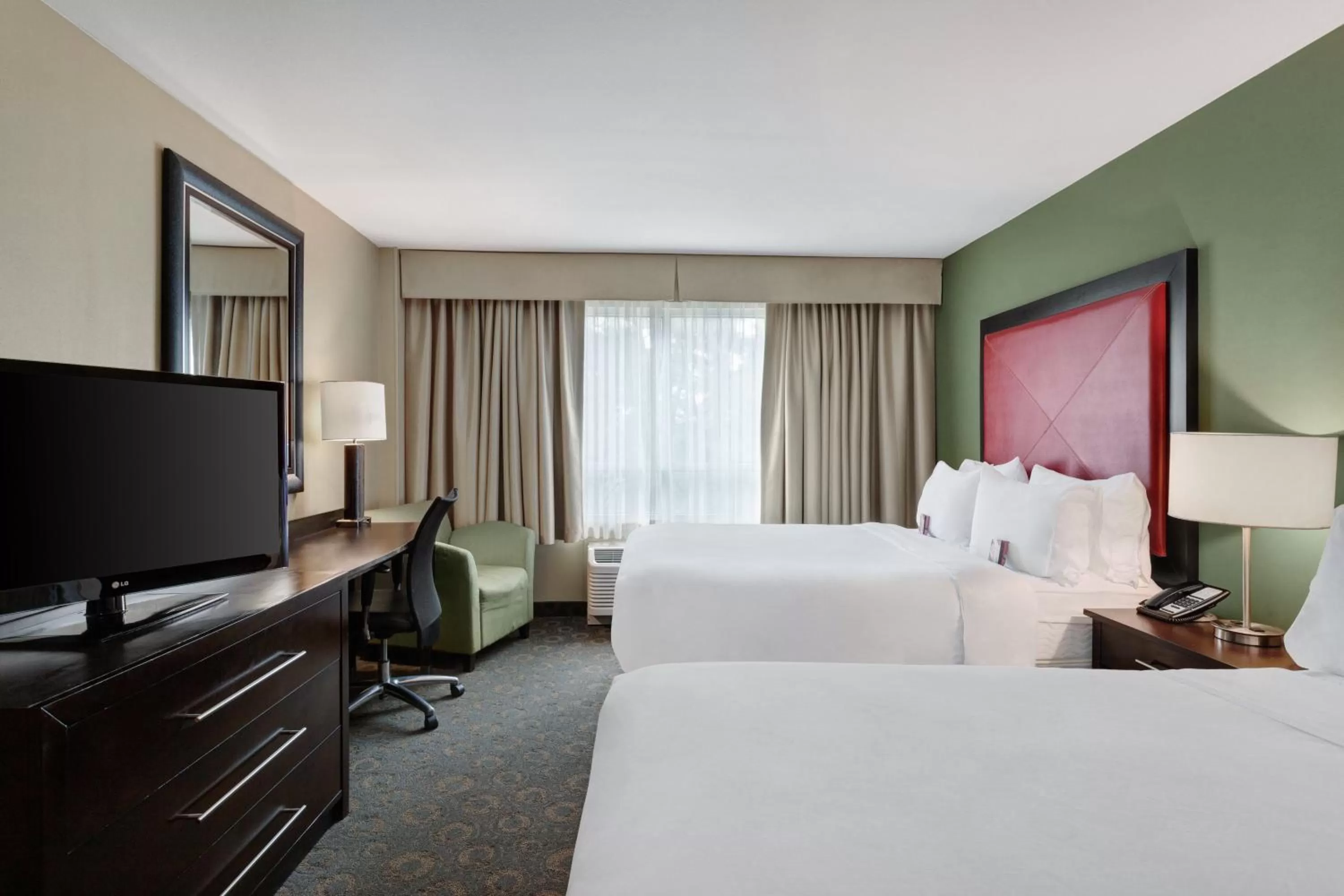 Photo of the whole room, Bed in Crowne Plaza Houston Galleria Area by IHG