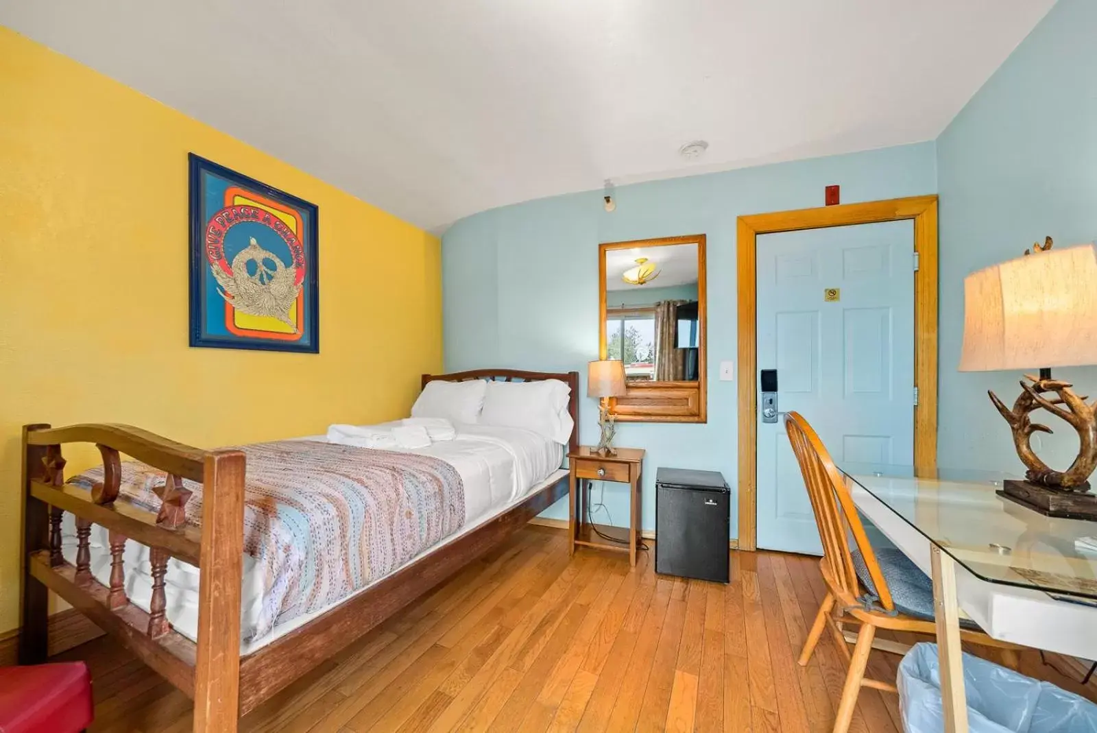 One Double Bed with Shared Bathroom in Qupqugiaq Inn One Double Bed with Shared Bathroom in Qupqugiaq Inn