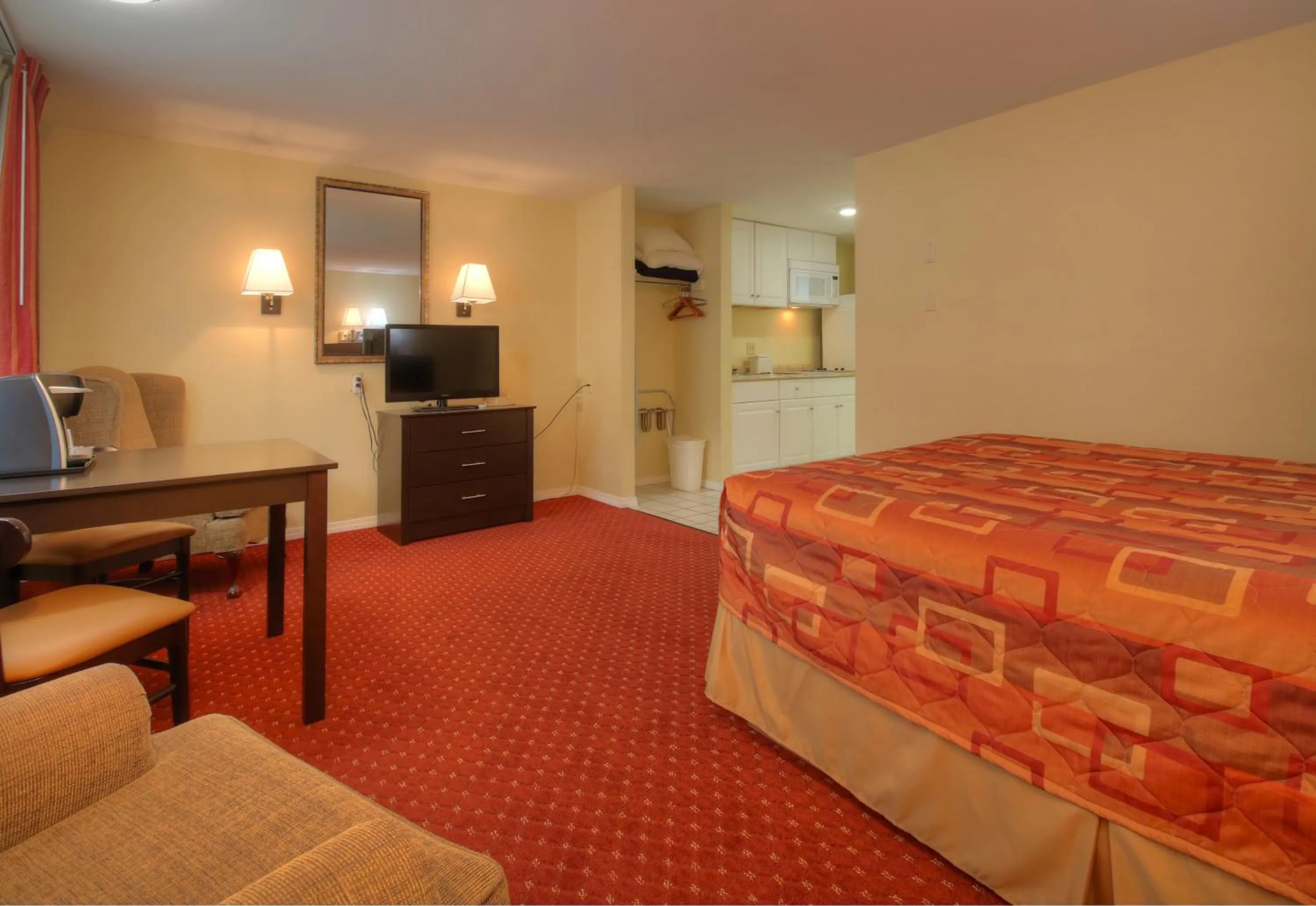 Bedroom, Bed in Ogunquit Tides