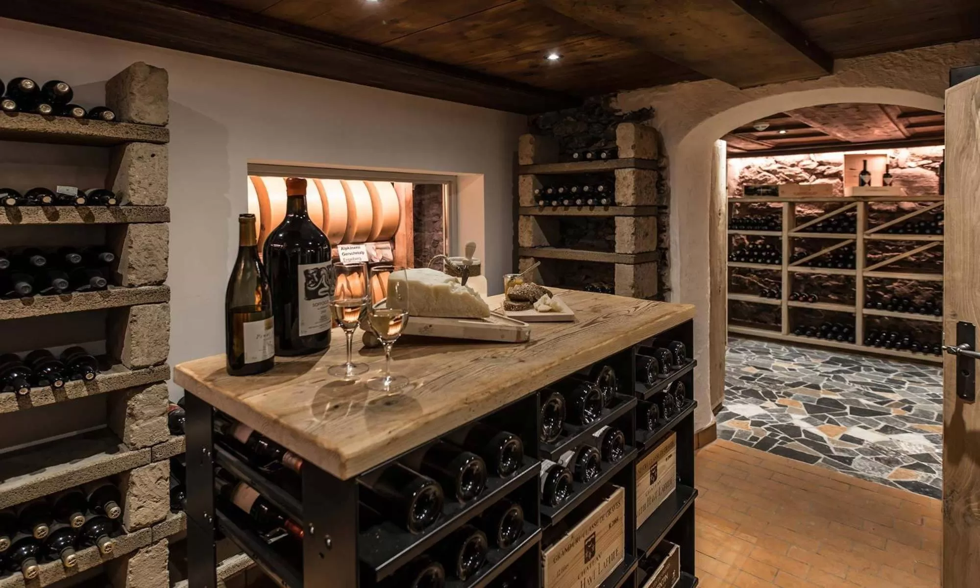 Restaurant/places to eat in Alpenclub