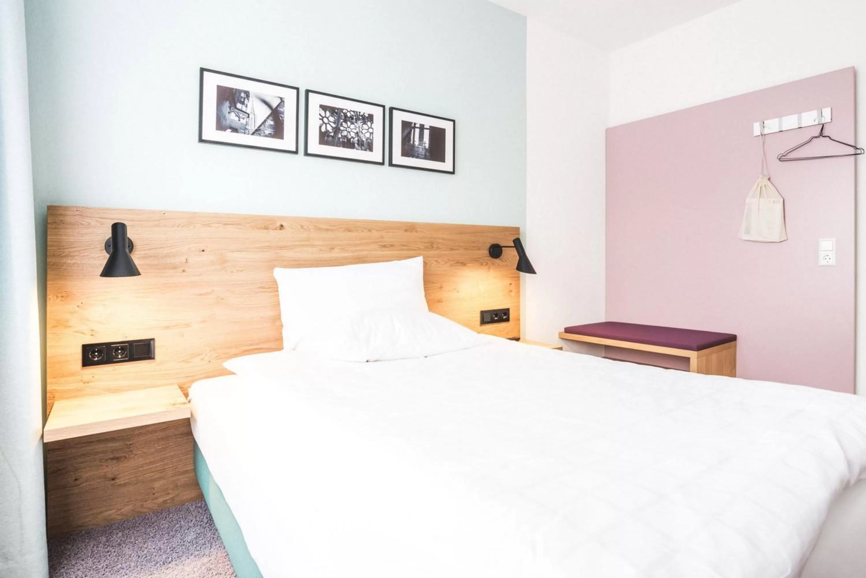 Photo of the whole room, Bed in Ulmer Münster Hotel