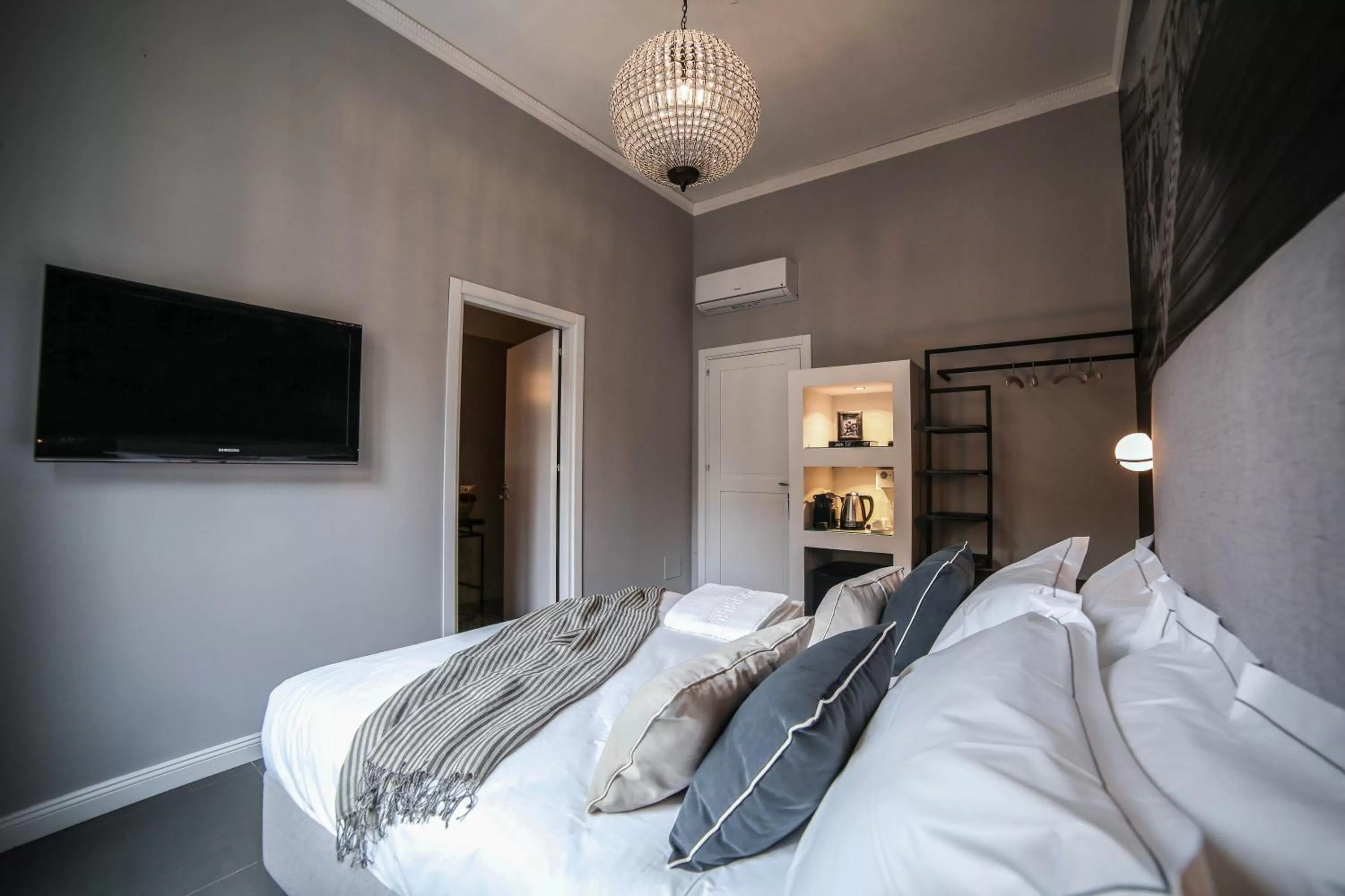 Photo of the whole room, Bed in Family Affair Luxury Rooms&Suites