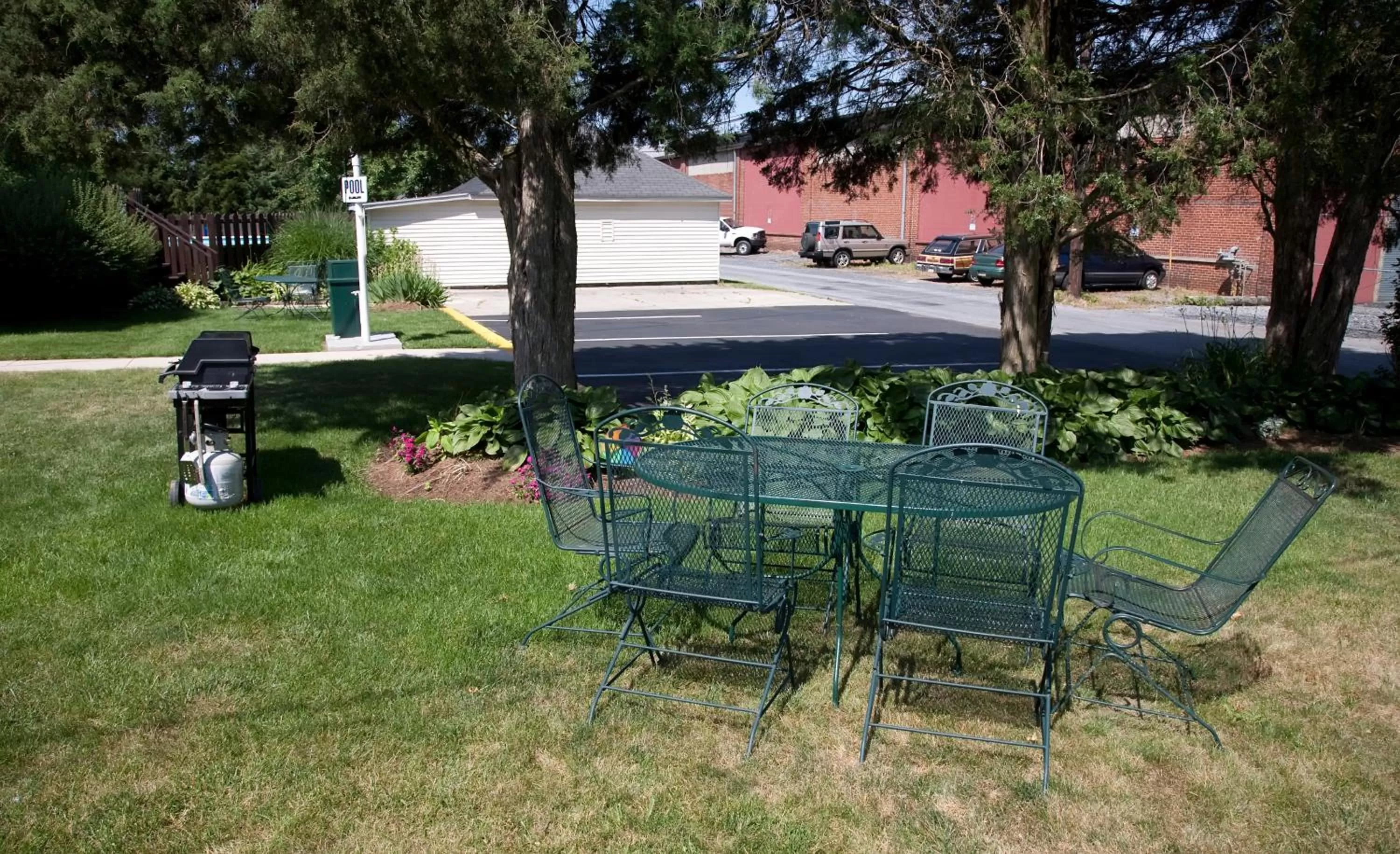 Garden in Simmons Motel and Suites