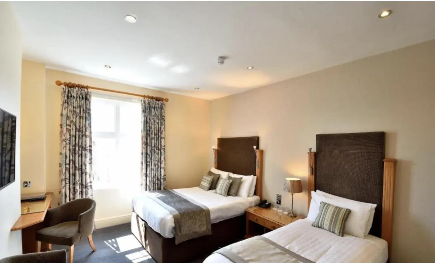 Queens Court Hotel Queens Court Hotel