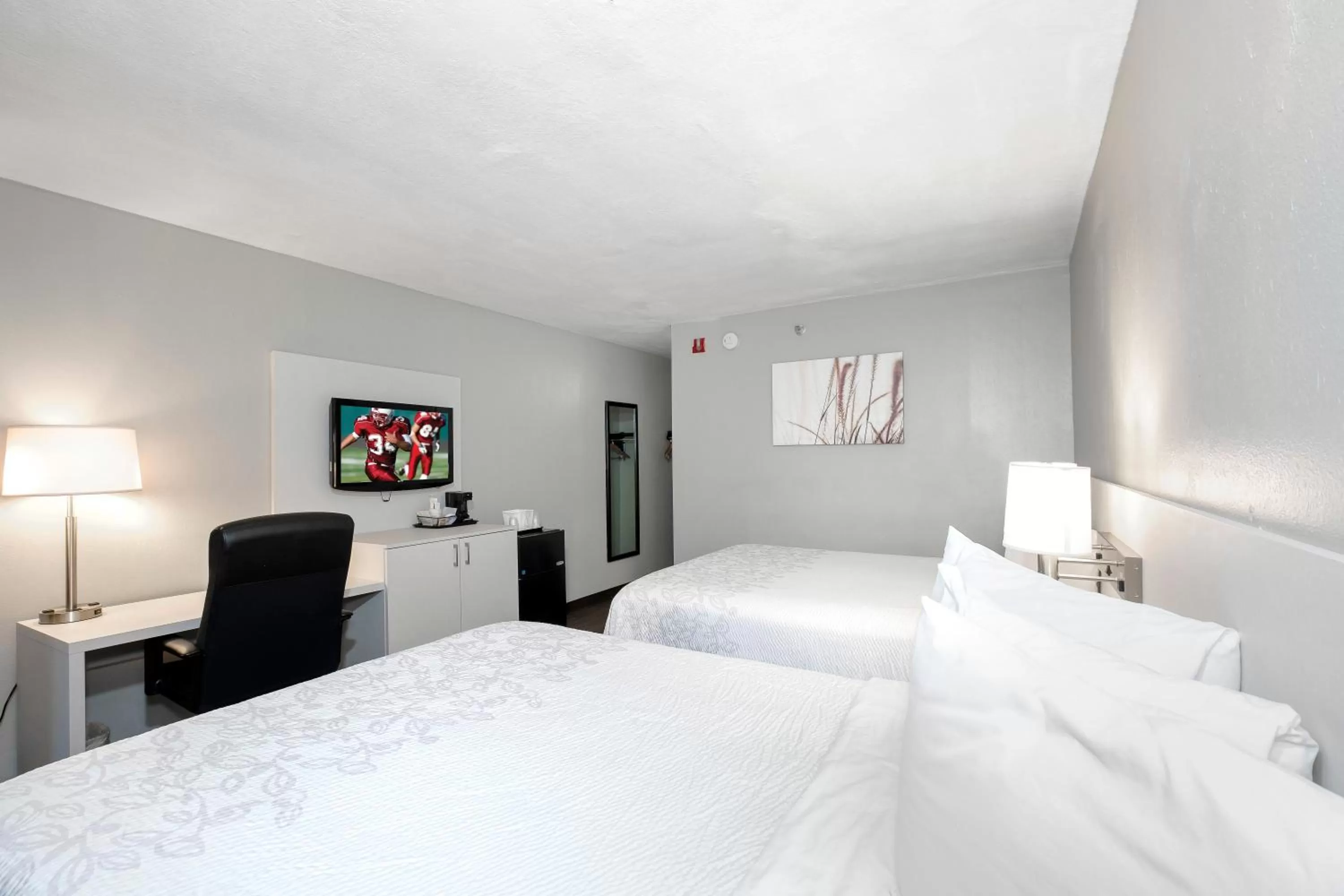 Photo of the whole room, Room Photo in Red Roof Inn PLUS Orlando-Convention Center- Int'l Dr