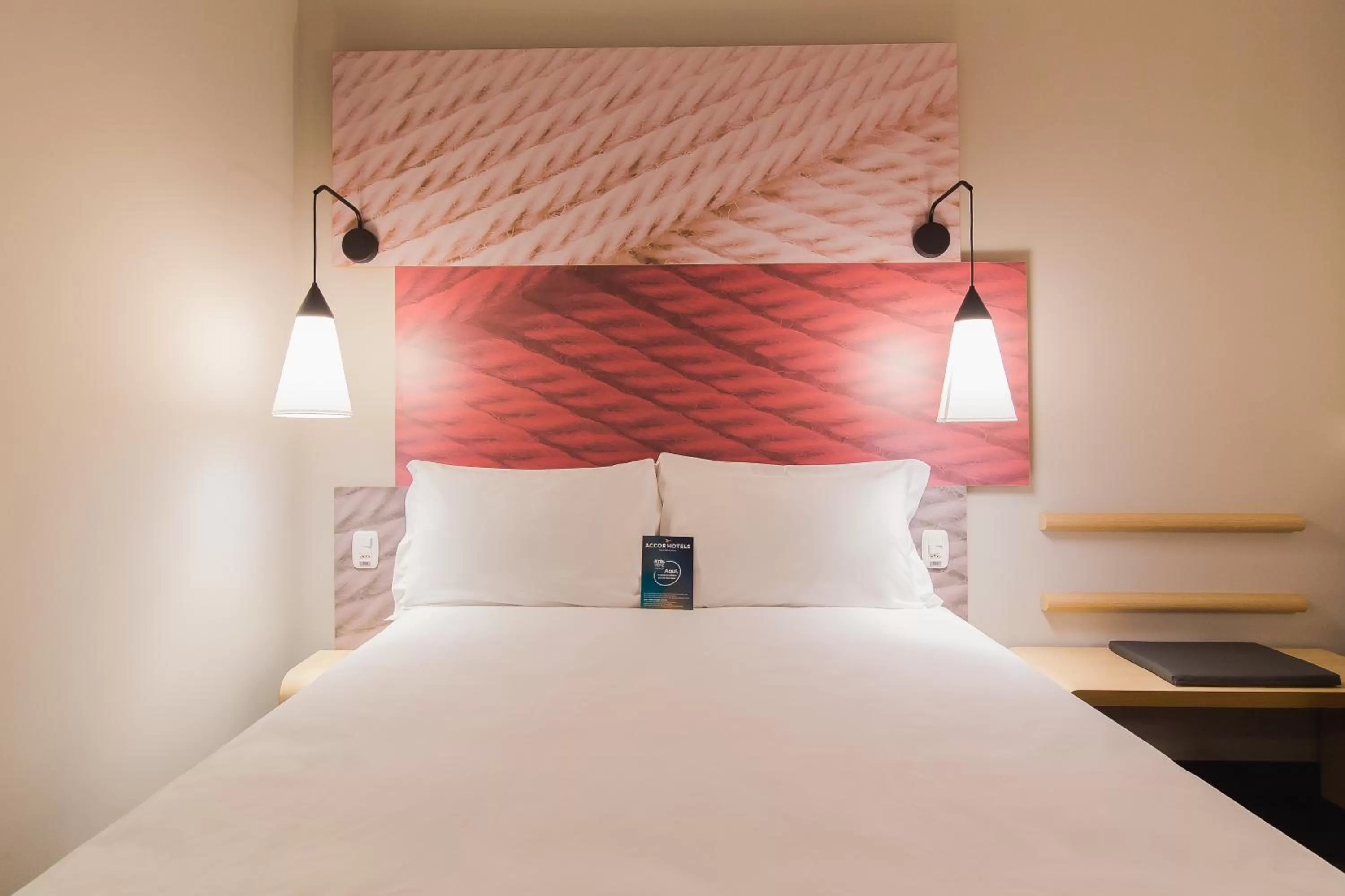 Photo of the whole room, Bed in ibis Erechim