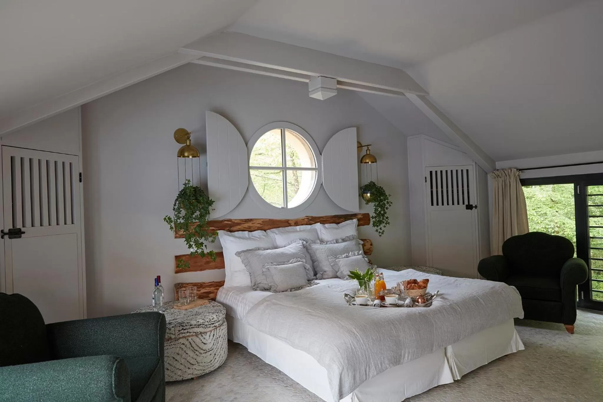 Decorative detail, Bed in Hôtel Domaine de Raba Bordeaux Sud