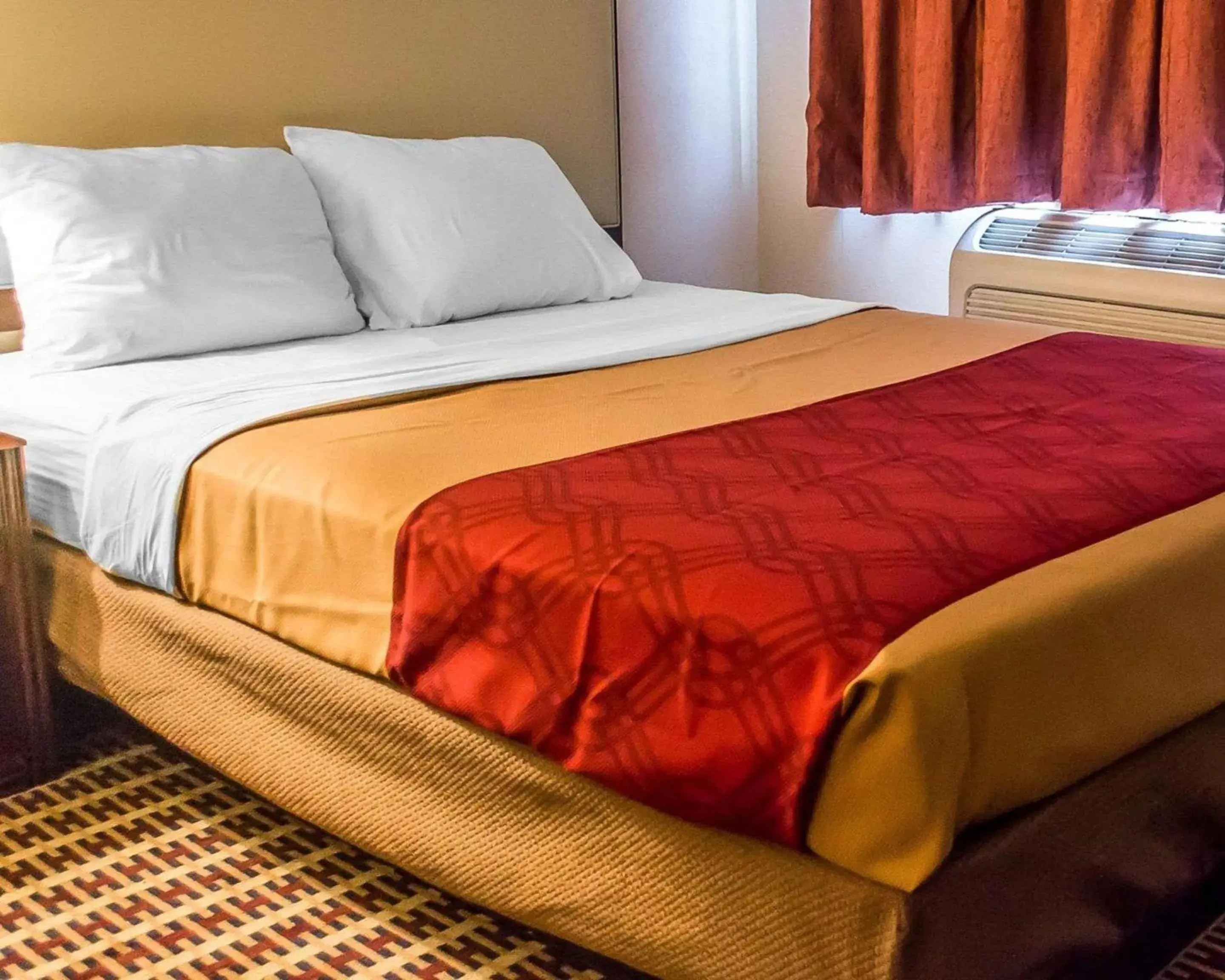 Queen Room Interior Hall - Non-Smoking in Economy Inn & Suites Queen Room Interior Hall - Non-Smoking in Economy Inn & Suites