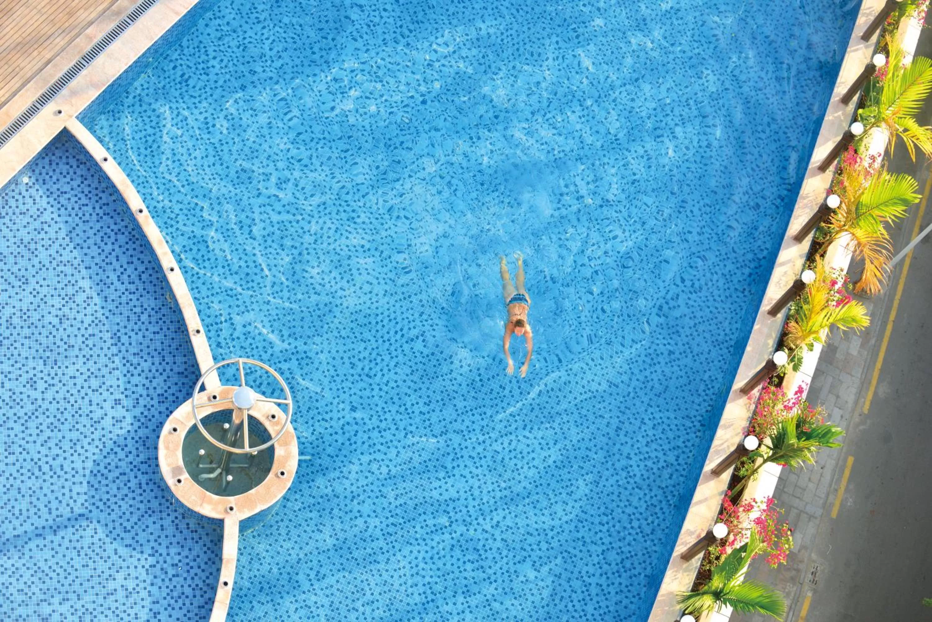 Swimming pool in Barry Boutique Hotel Sanya