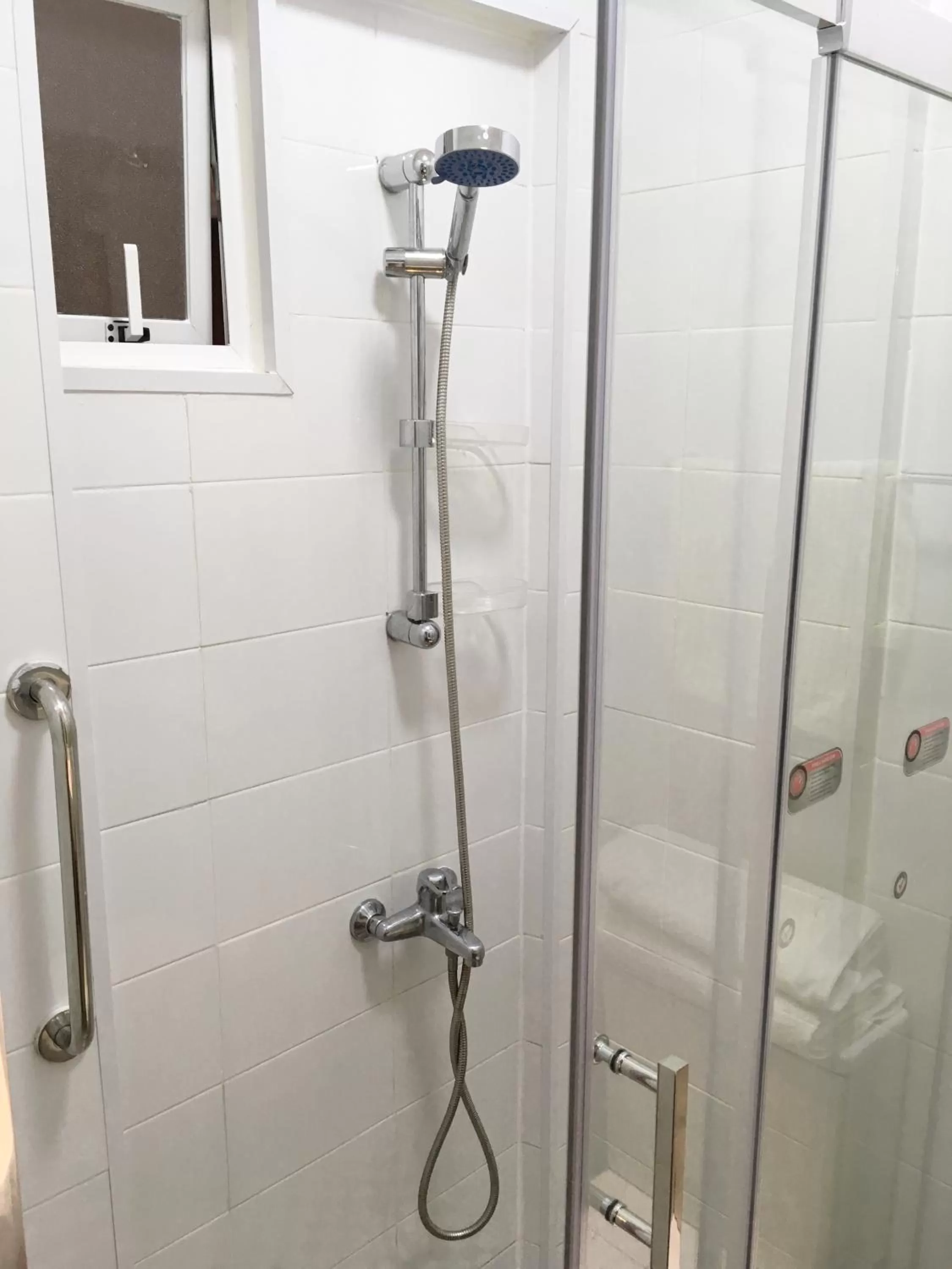 Bathroom in Tralkan B&B