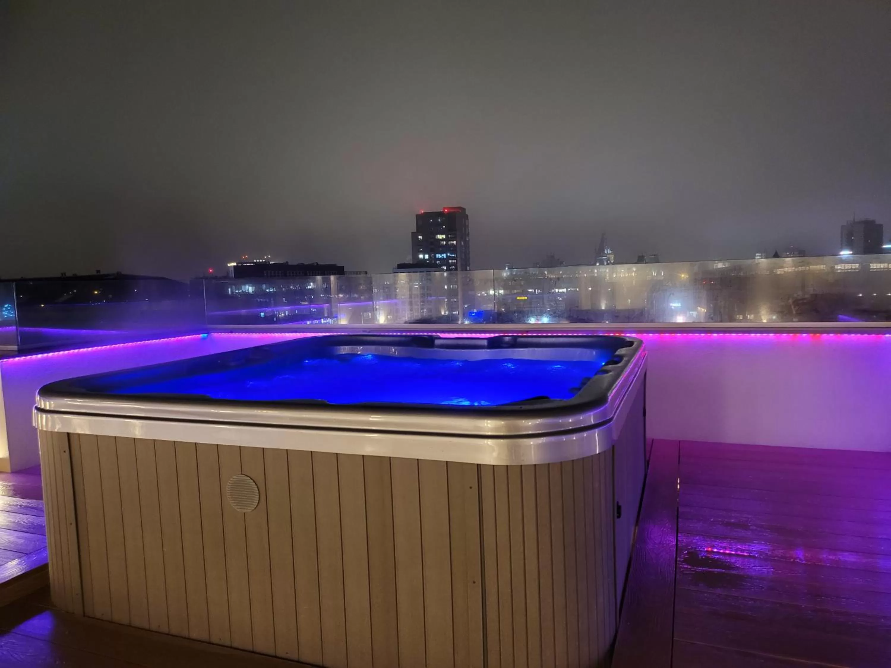 Hot Tub, Swimming Pool in Terrace Suites Iasi