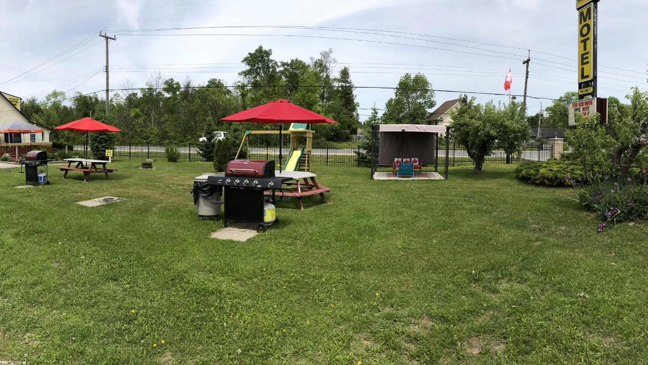 Property building in Wasaga Motel Inn