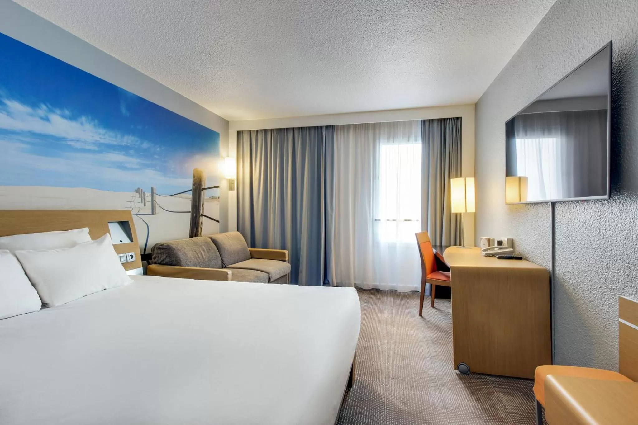 Meeting/conference room, Bed in Novotel Paris Est