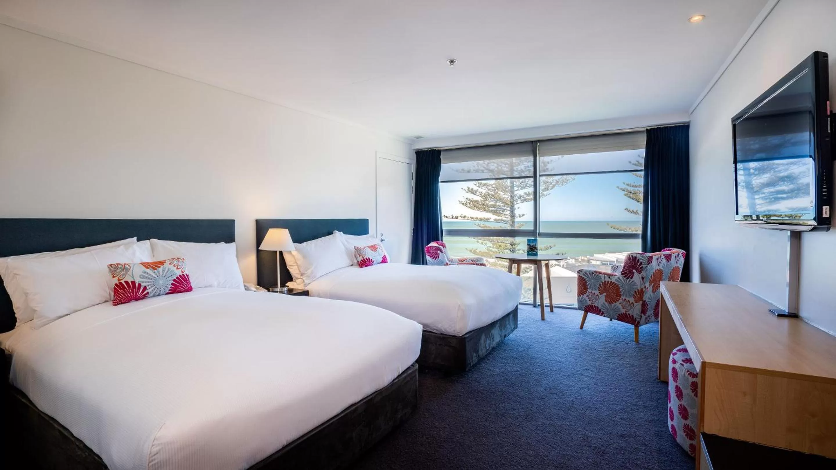 Photo of the whole room, Bed in Scenic Hotel Te Pania