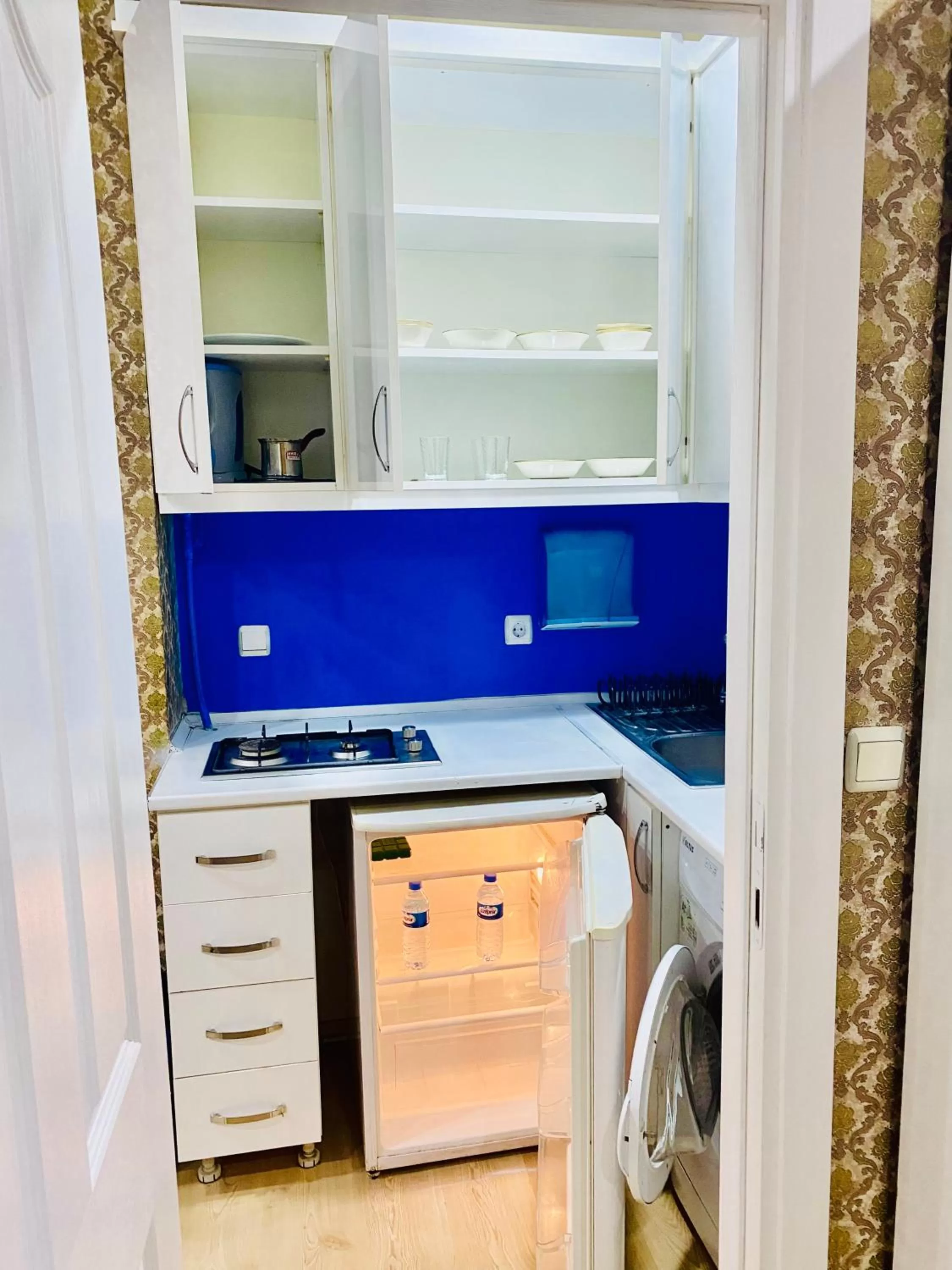 Kitchen or kitchenette in White Suites Hotel İstanbul