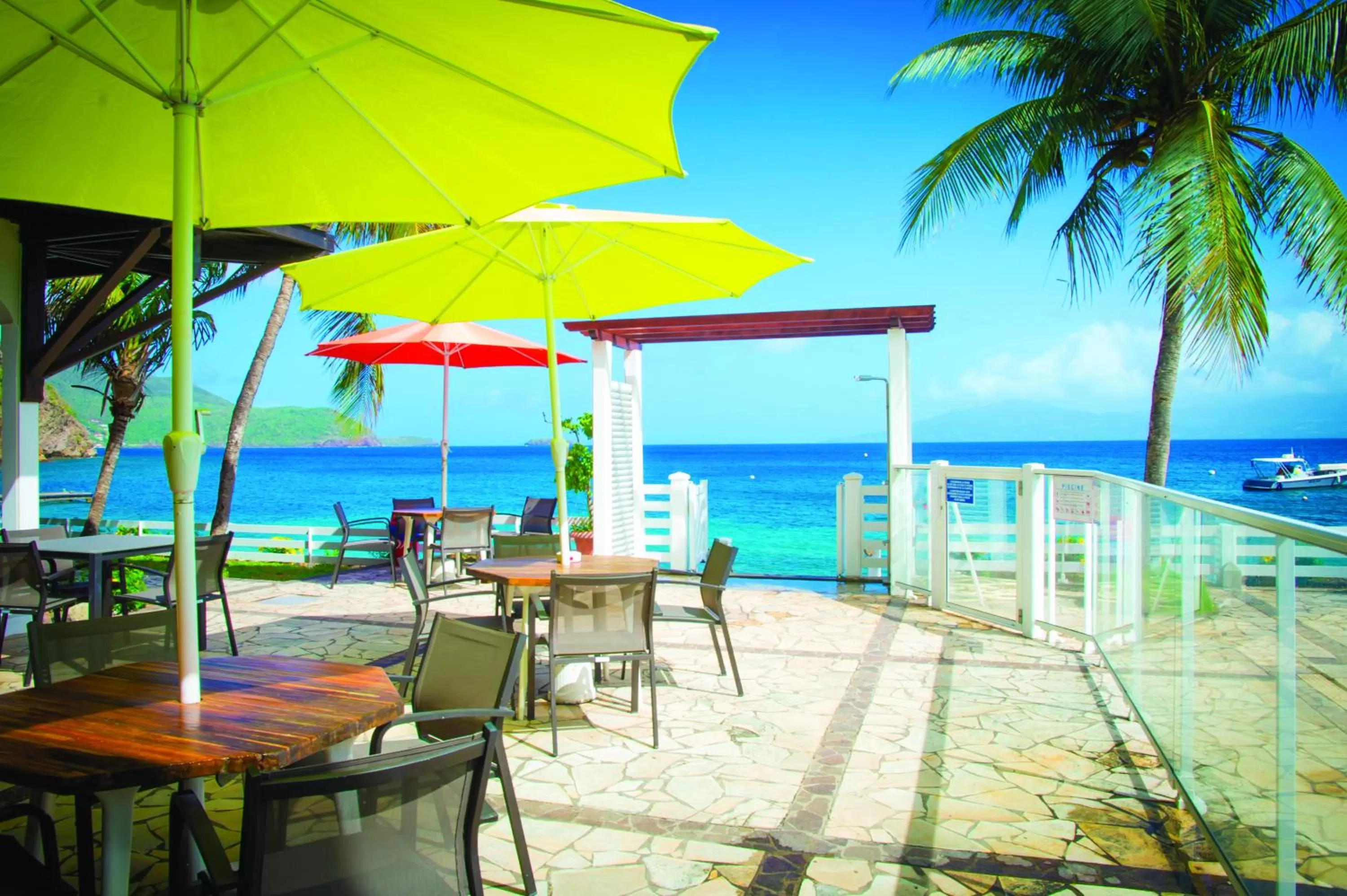 Restaurant/places to eat in Hôtel Bois Joli