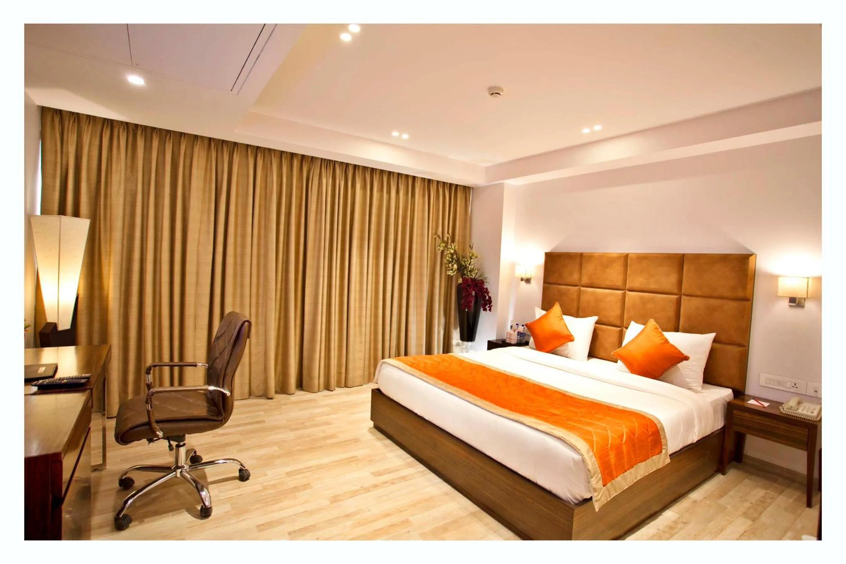 Coffee/tea facilities, Bed in Kaisons Inn (Near Apollo Hospital)