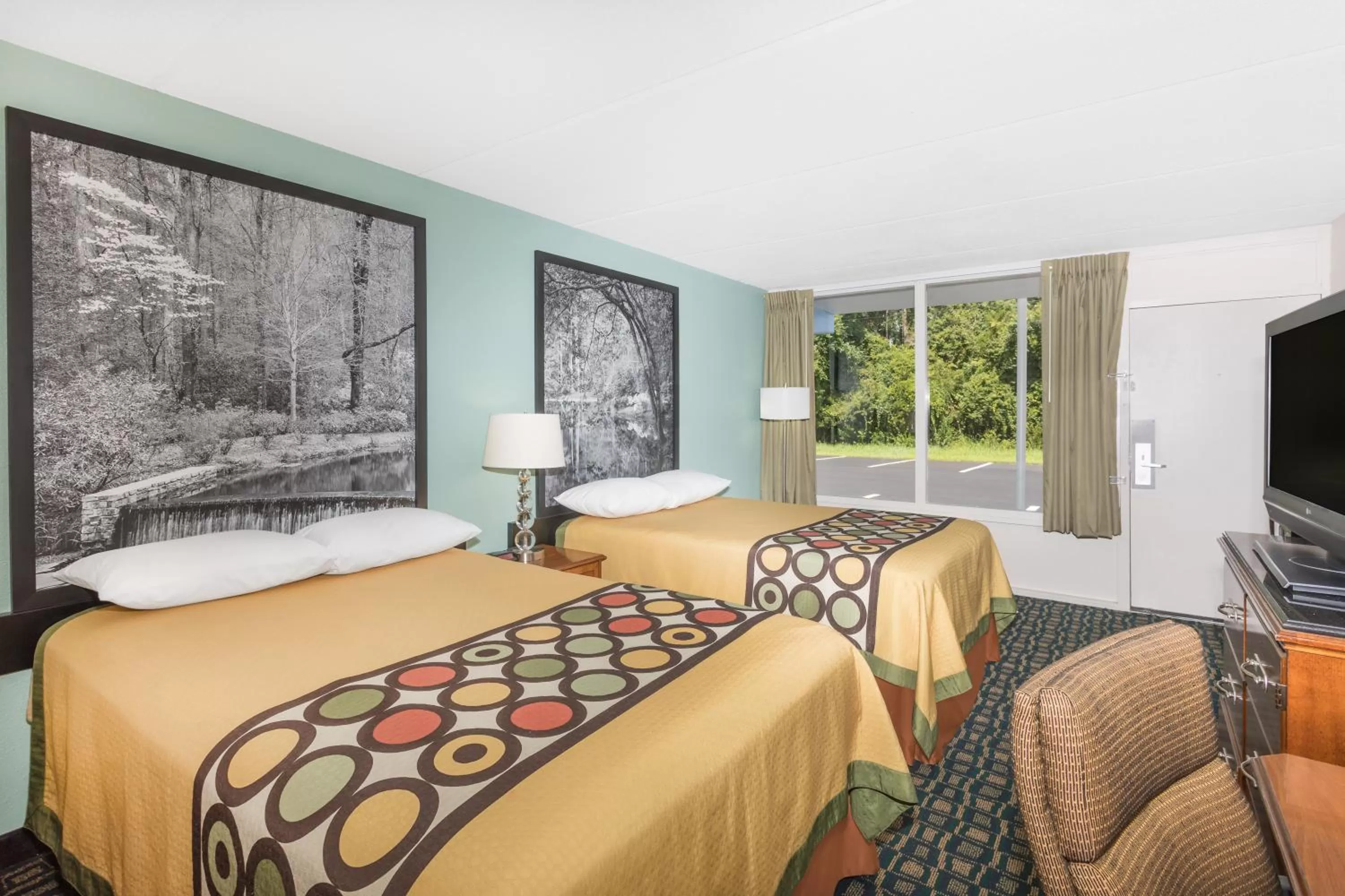 Photo of the whole room, Bed in Super 8 By Wyndham Kingsland I-95 Naval Base Area