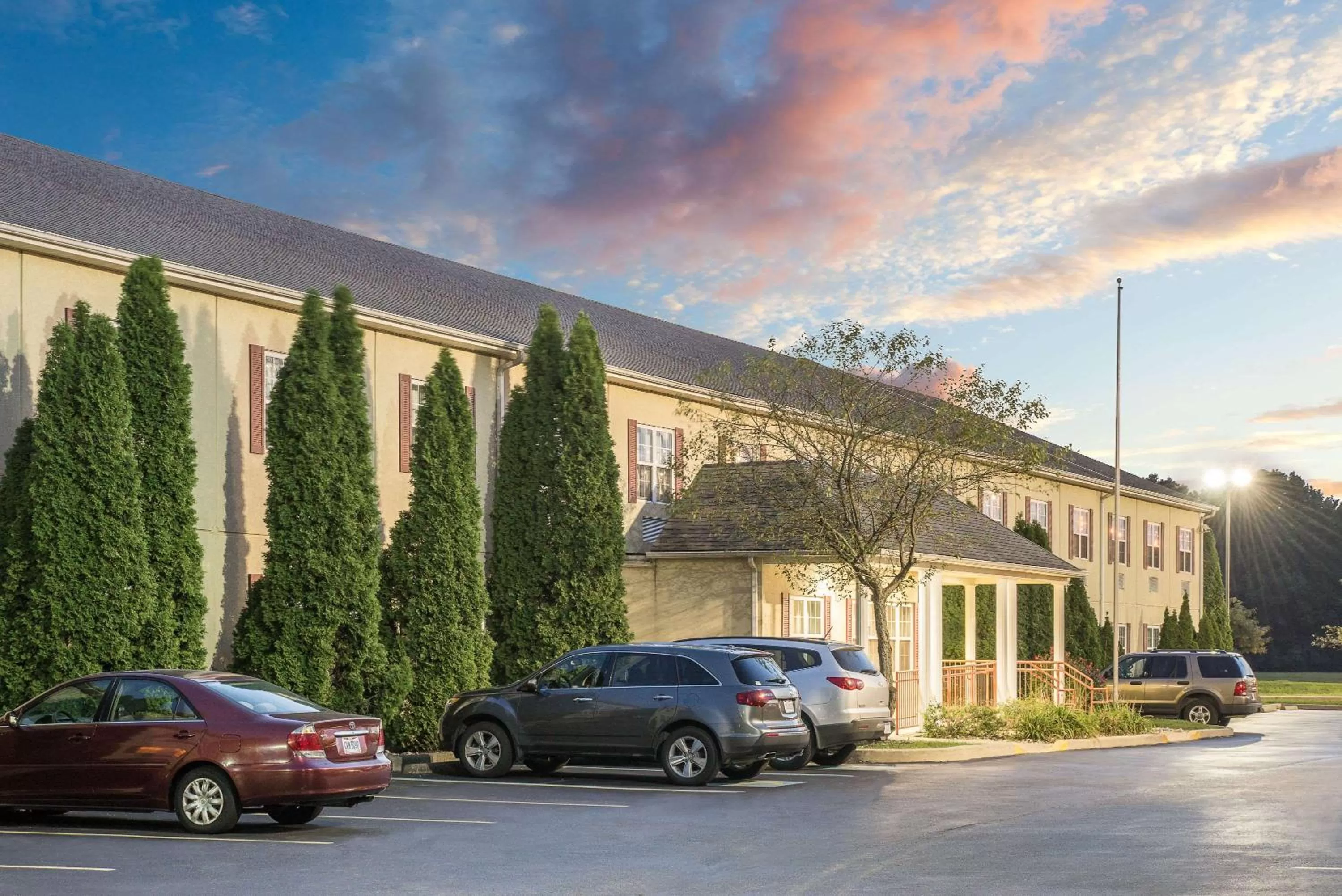 Property building in Super 8 by Wyndham Maumee Perrysburg Toledo Area