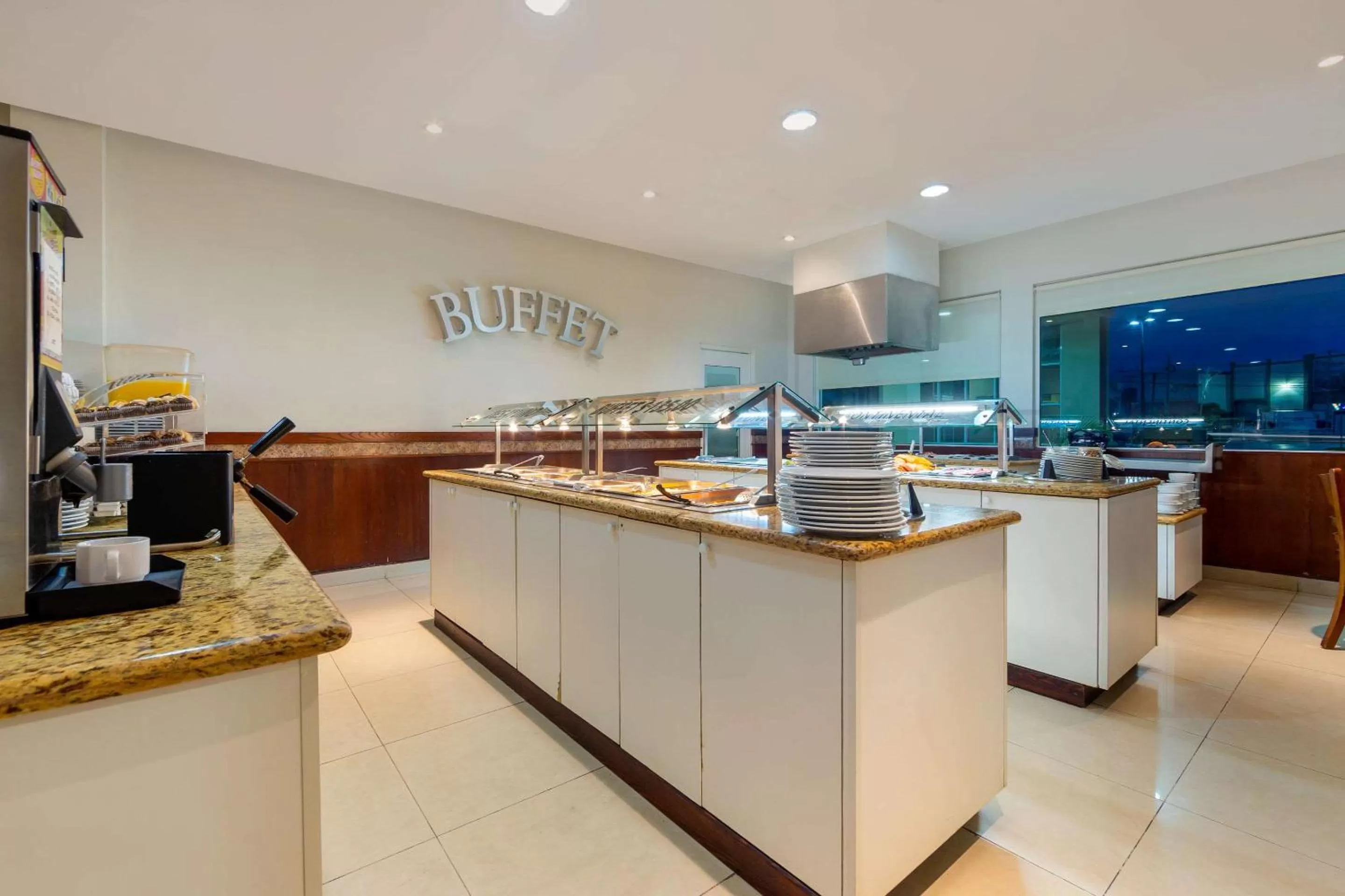 Restaurant/places to eat in Comfort Inn Monterrey Norte