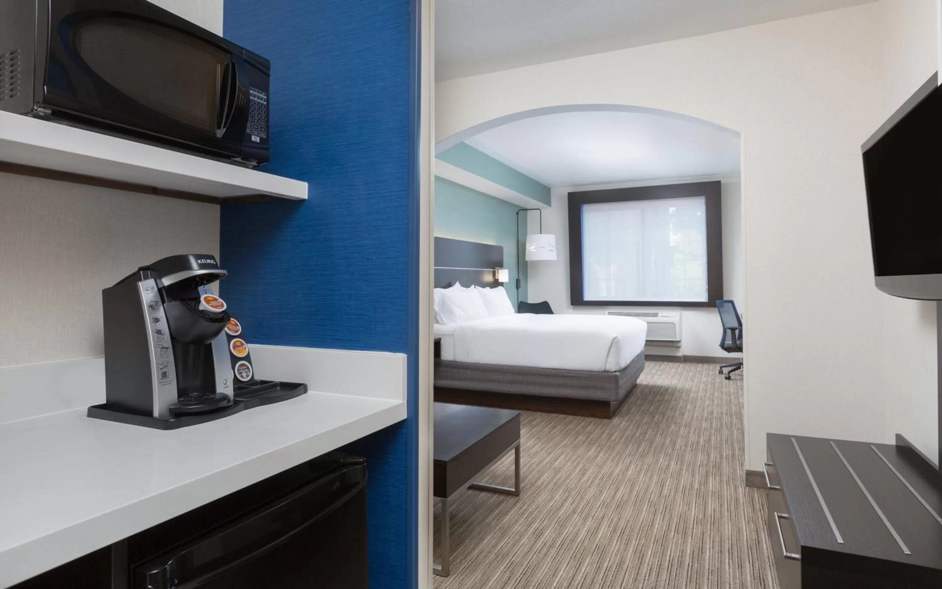 Photo of the whole room, Bed in Holiday Inn Express Hotel & Suites Eugene Downtown - University by IHG