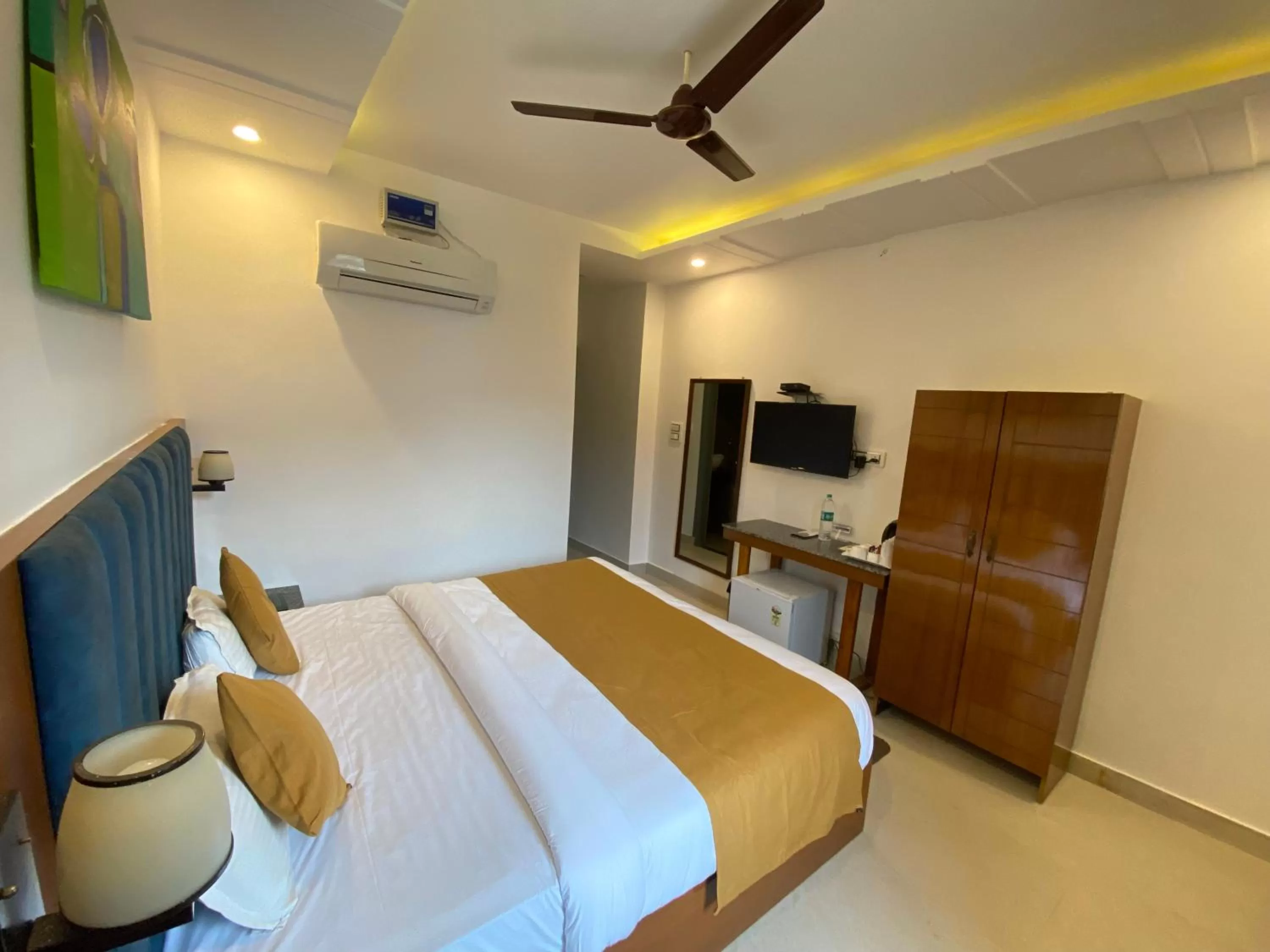 Bed in Hotel Shiva Yog Sthal