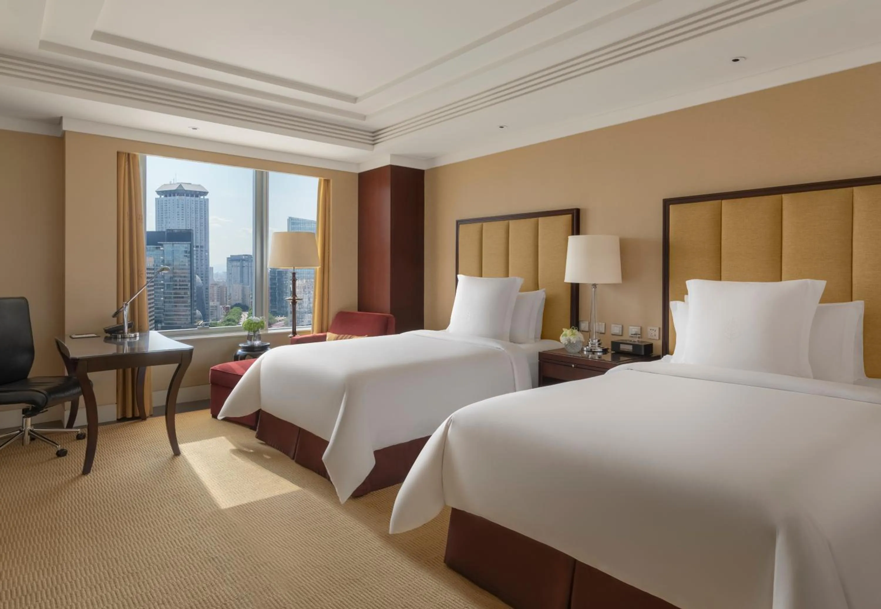 Bedroom, Bed in Four Seasons Hotel Beijing